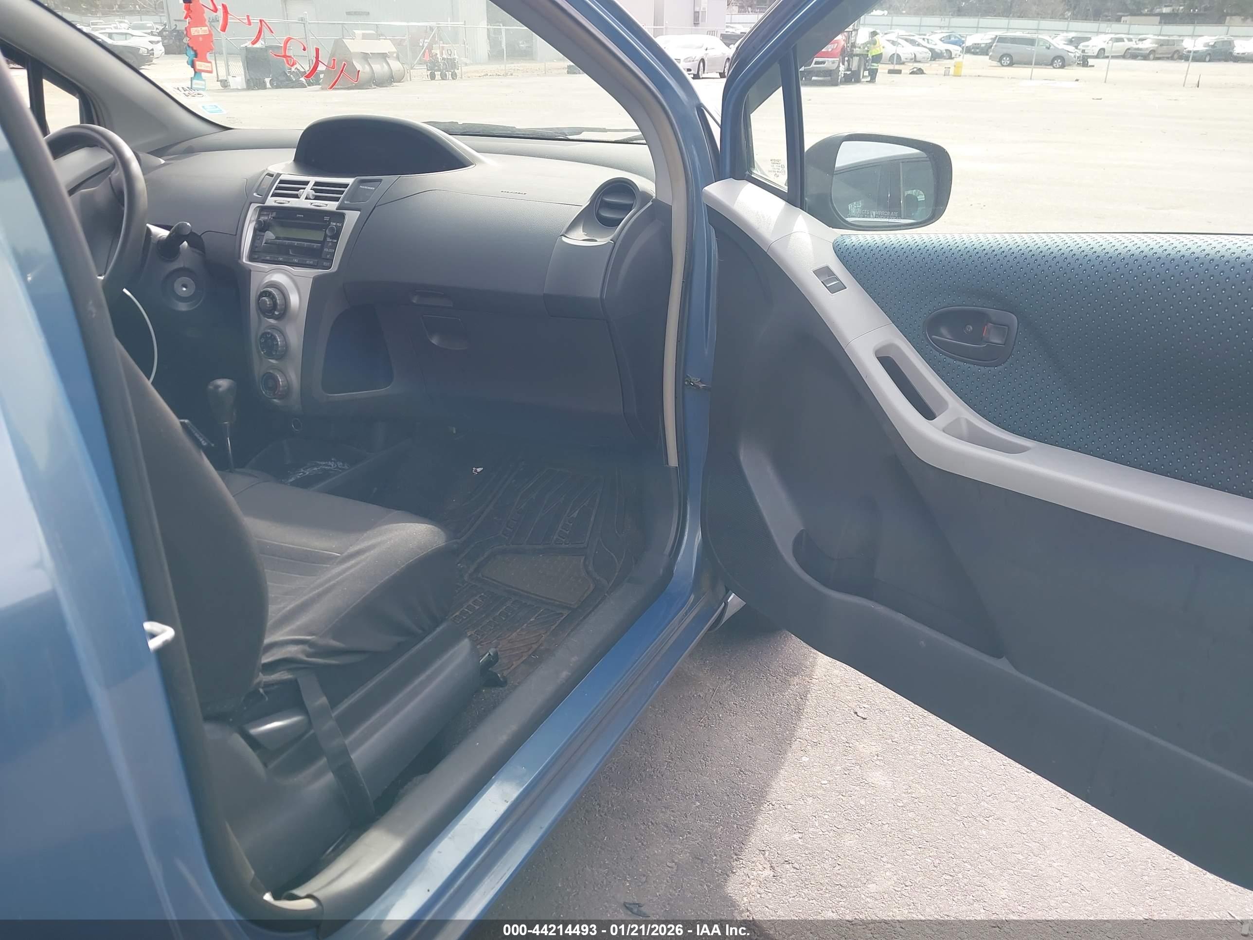 TOYOTA YARIS image 5
