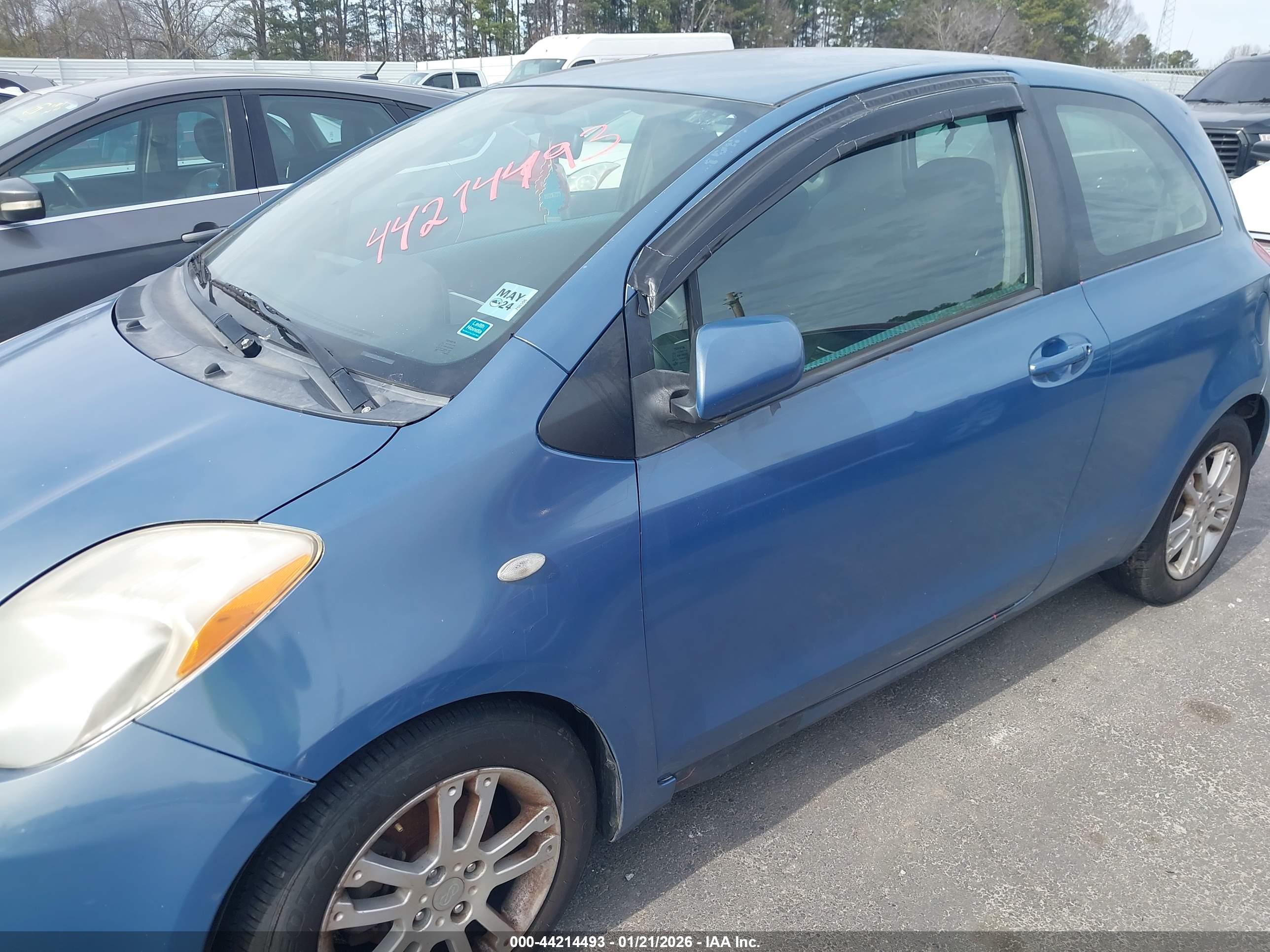 TOYOTA YARIS image 6