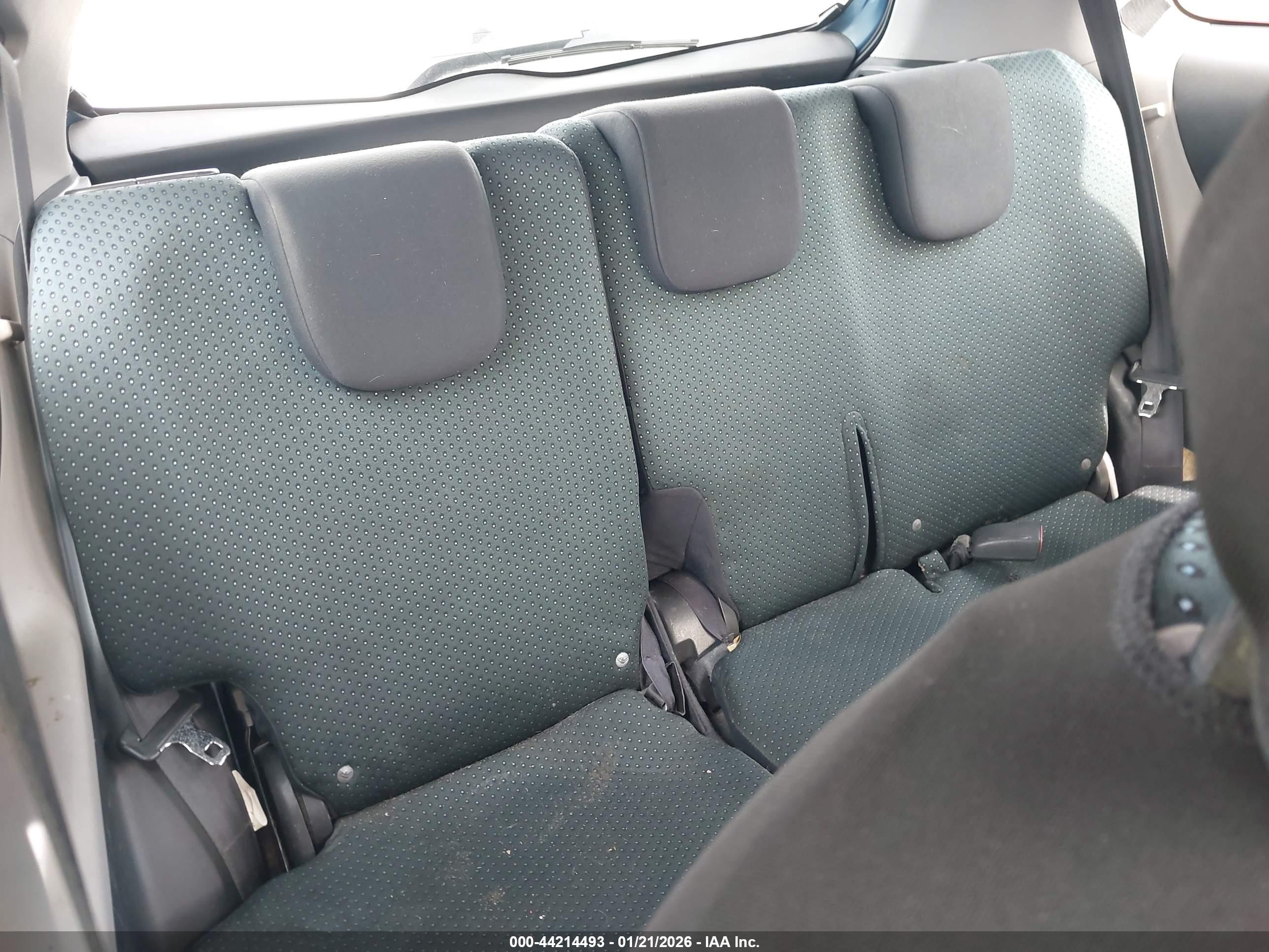 TOYOTA YARIS image 8