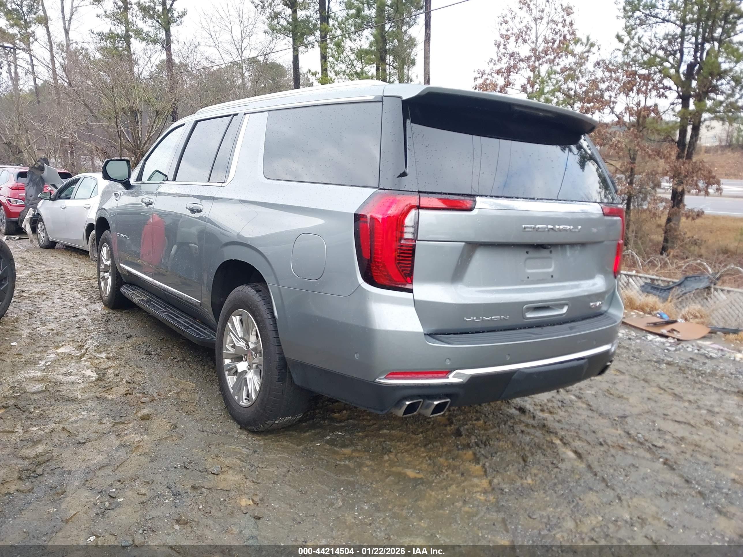 GMC YUKON image 3