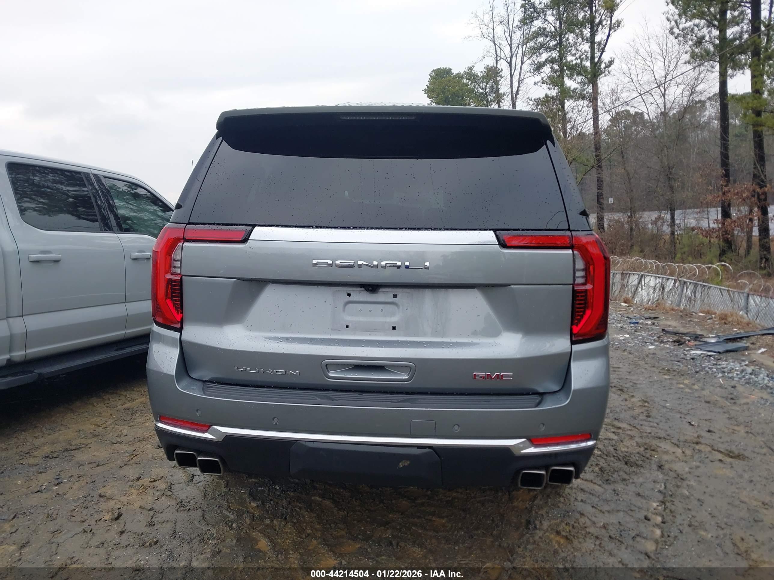 GMC YUKON image 6