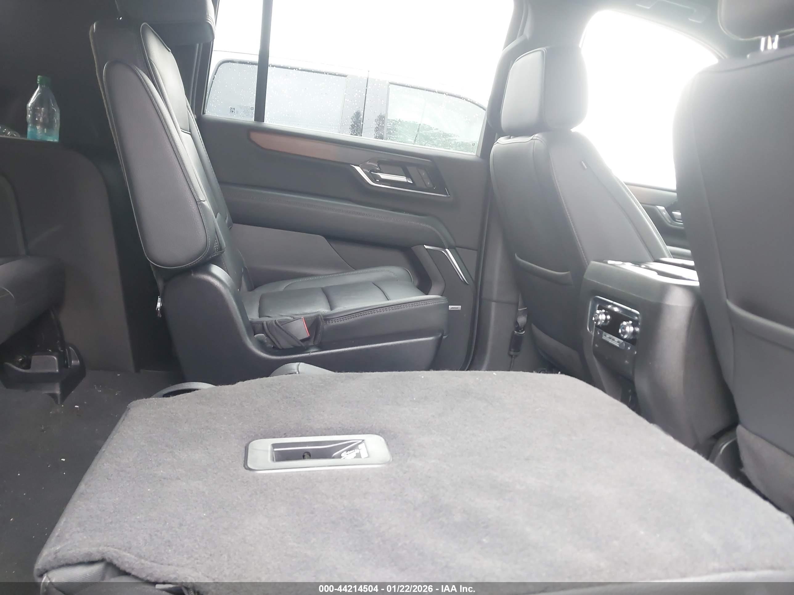 GMC YUKON image 8