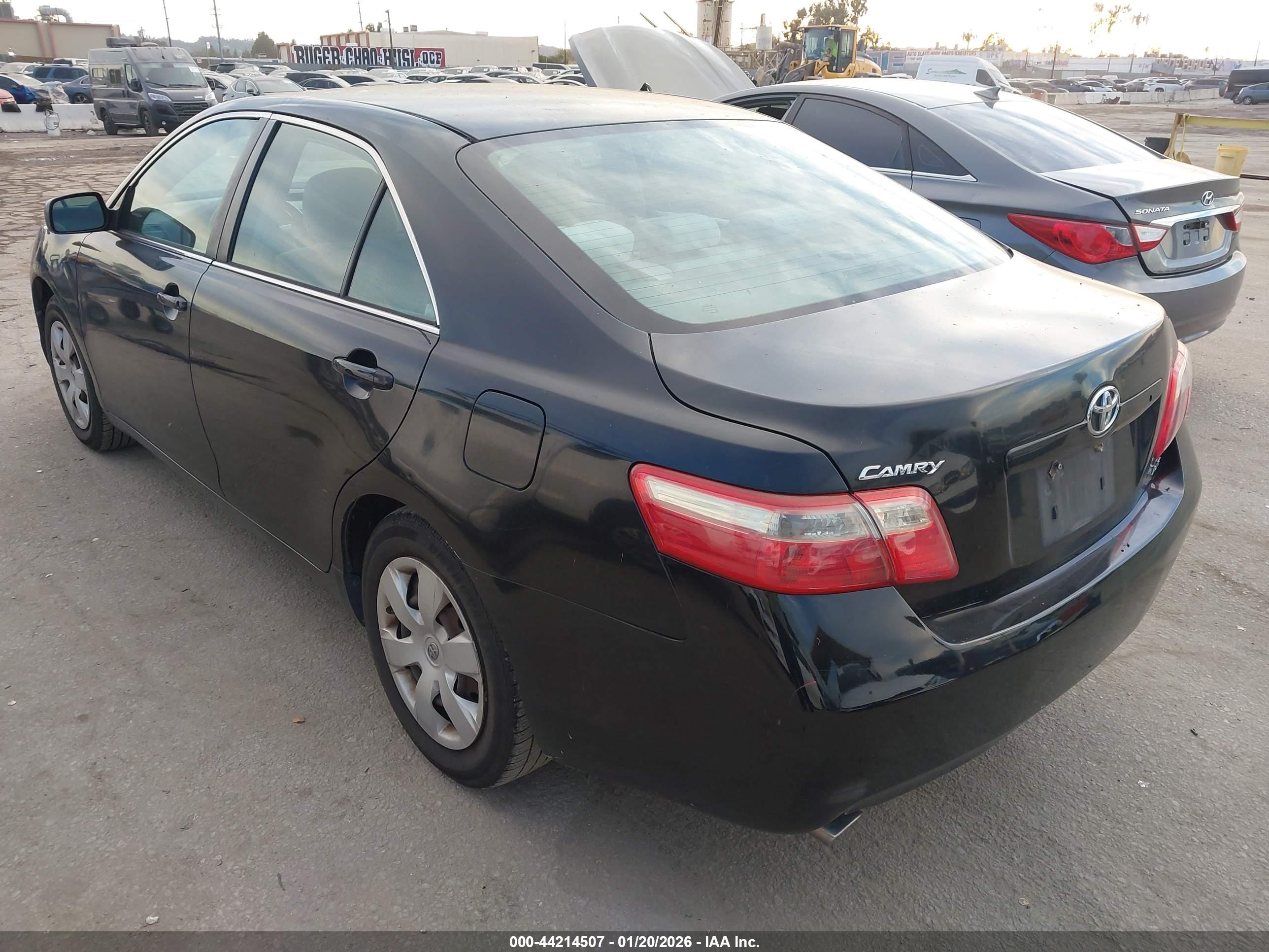 TOYOTA CAMRY image 3