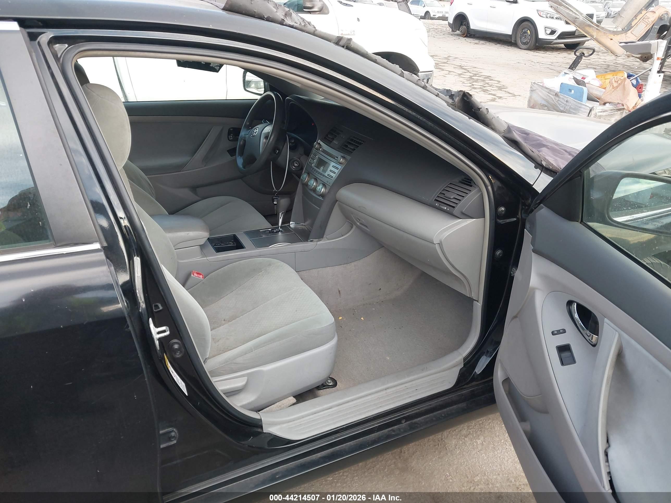TOYOTA CAMRY image 5
