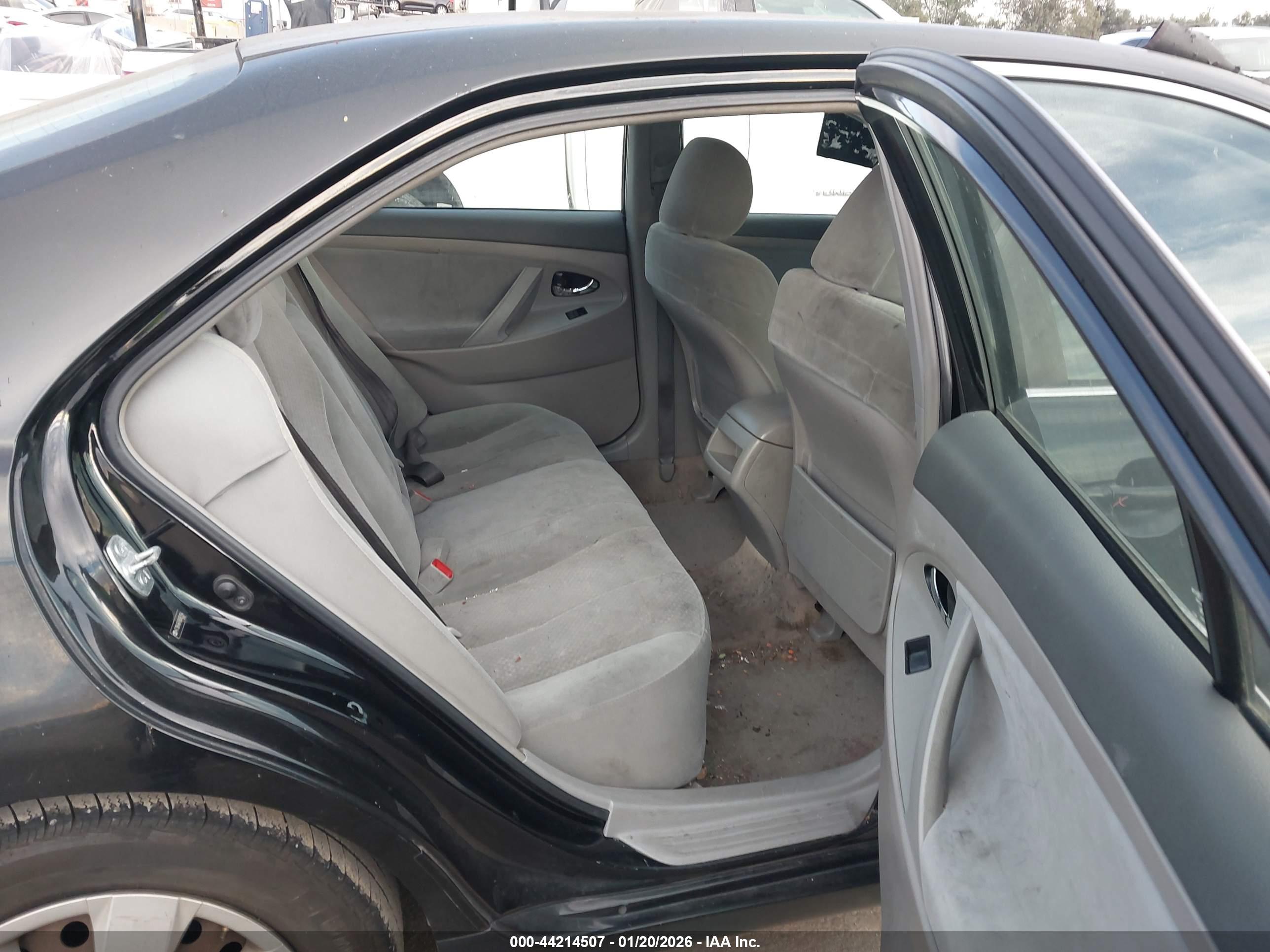TOYOTA CAMRY image 8
