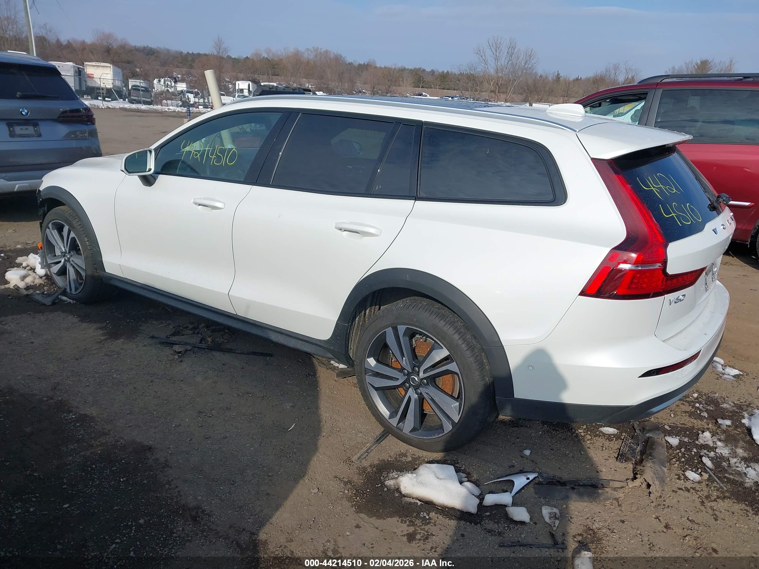 VOLVO V60 image 3