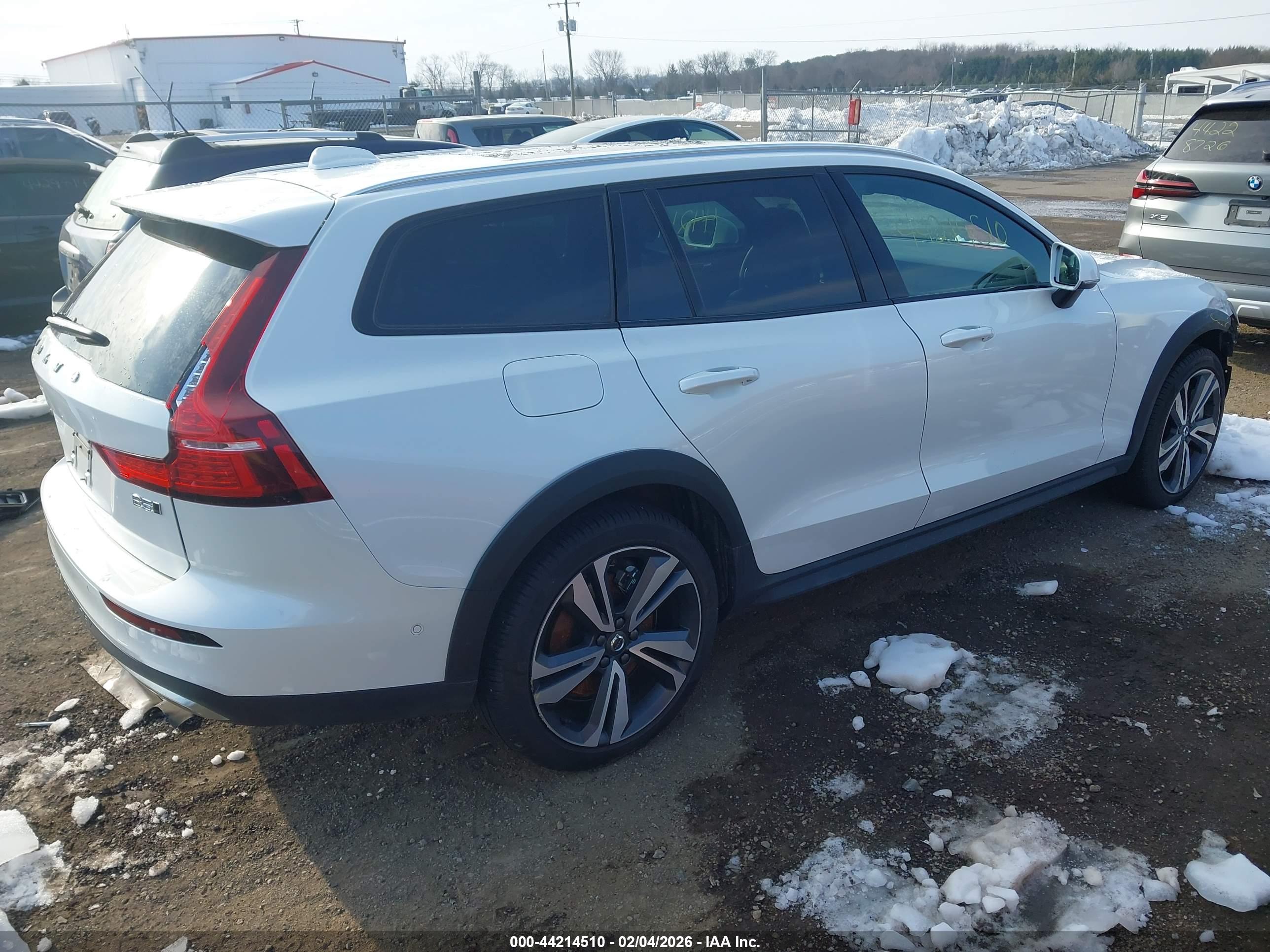 VOLVO V60 image 4