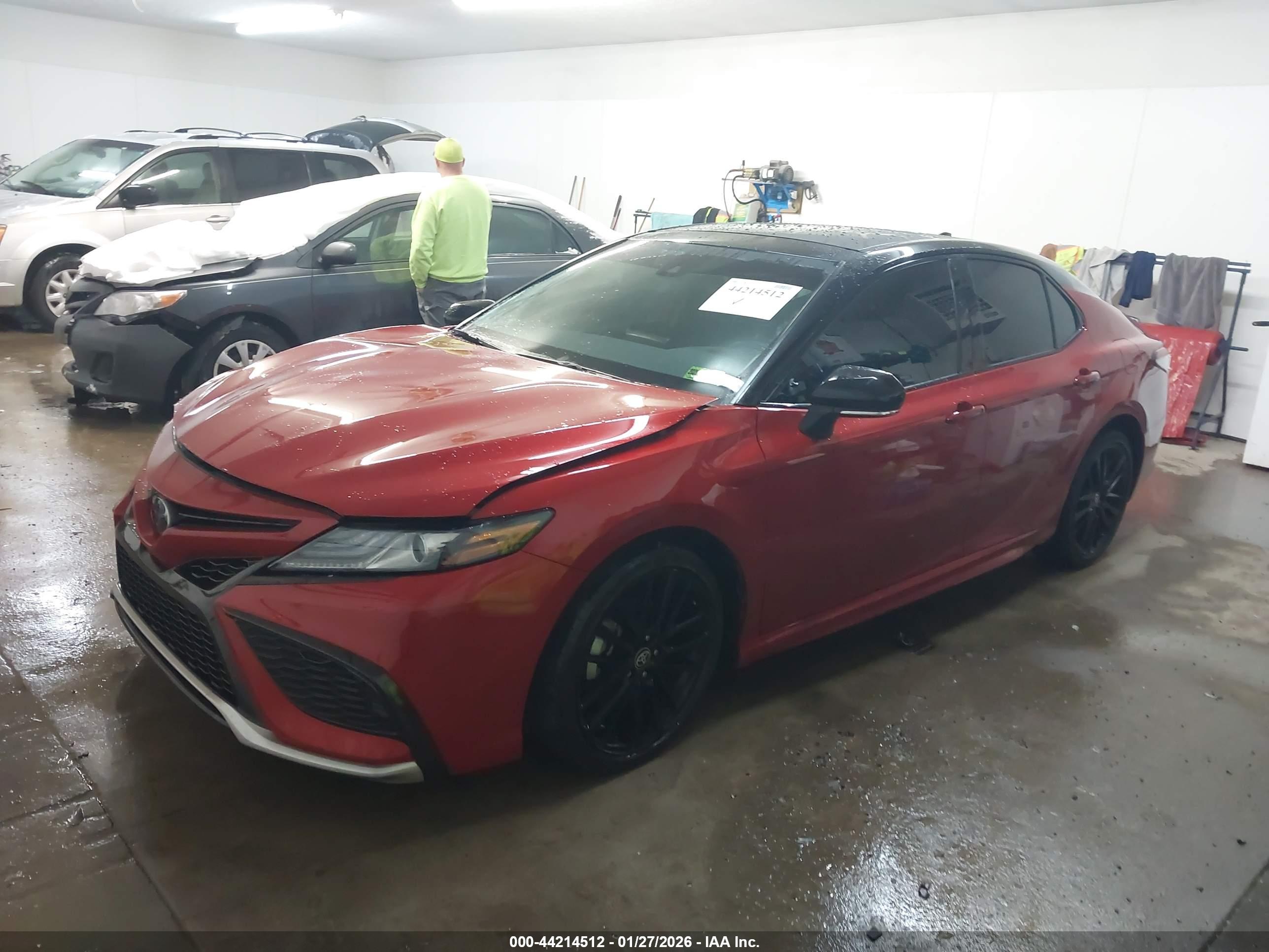 TOYOTA CAMRY image 2
