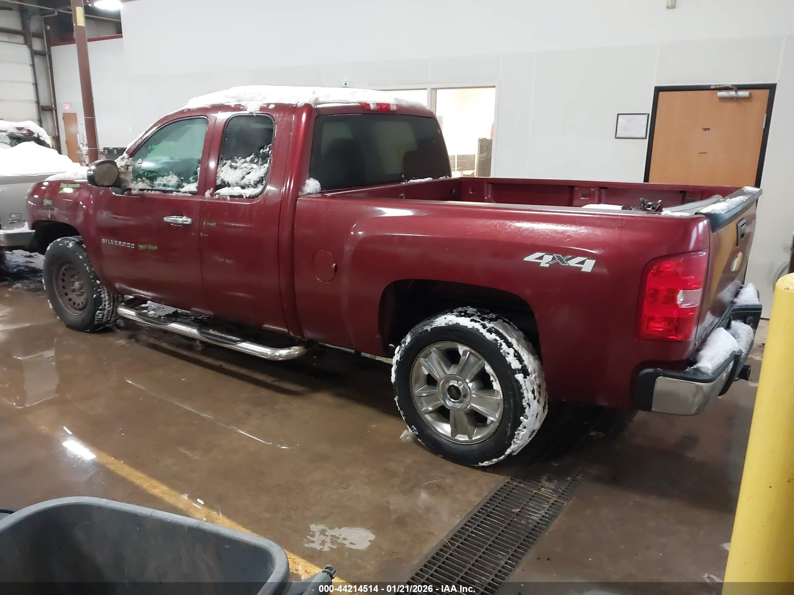 CHEVROLET SILVERADO image 3