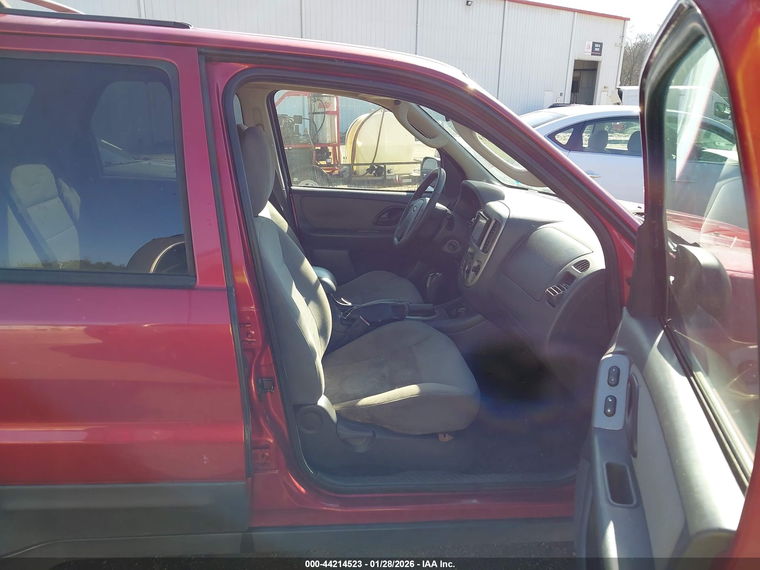 FORD ESCAPE image 5