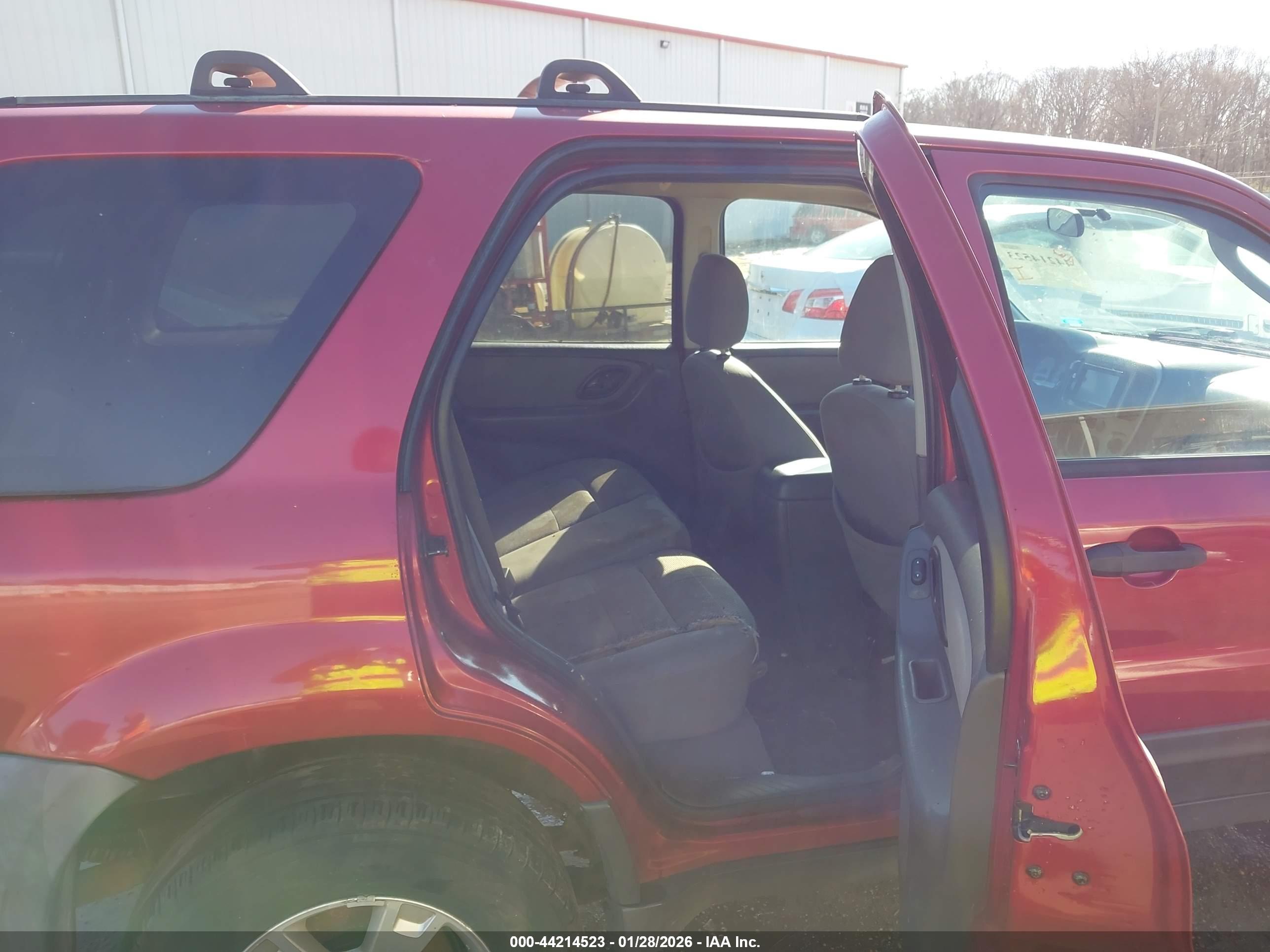 FORD ESCAPE image 8