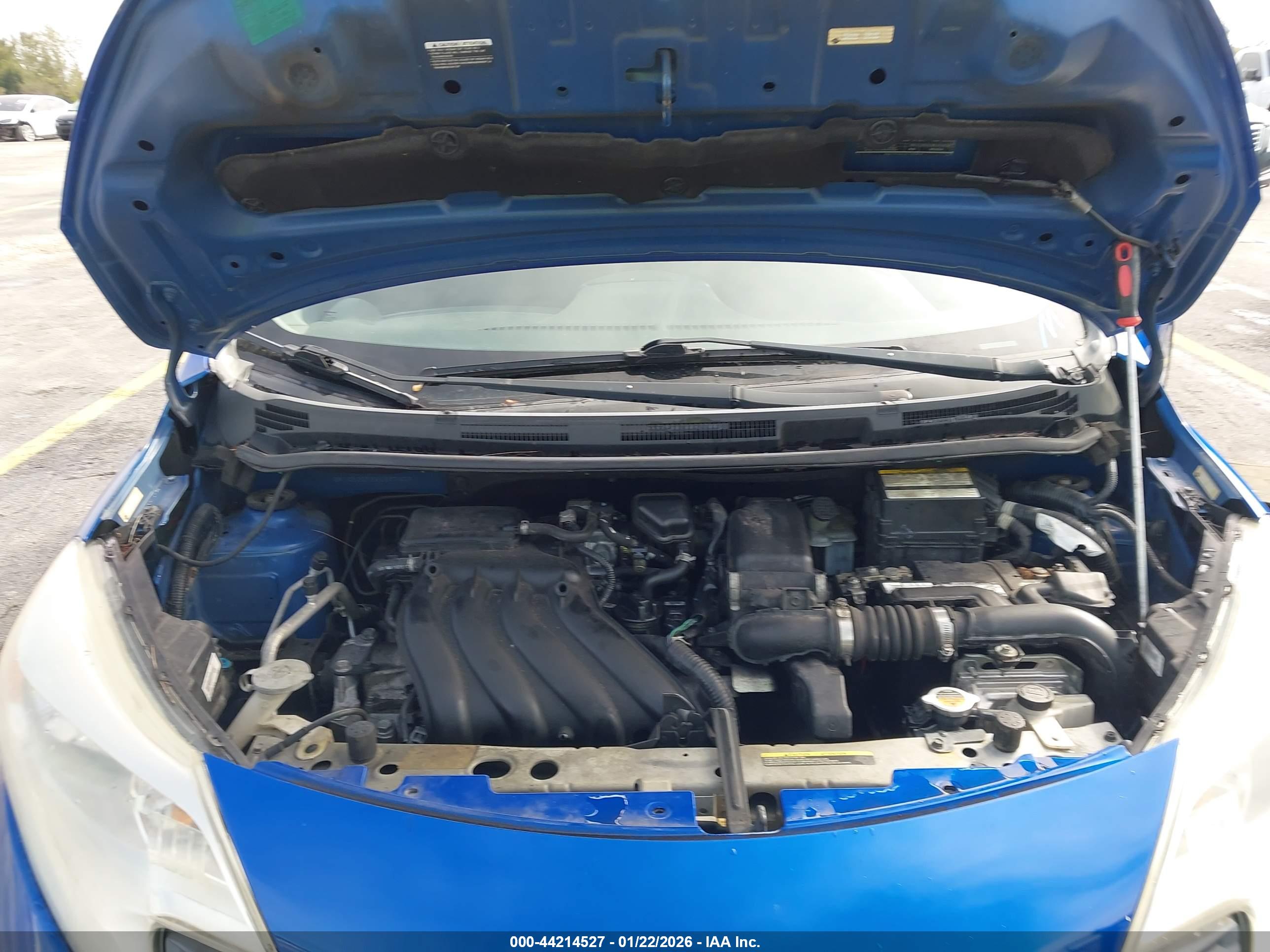 NISSAN VERSA image 10