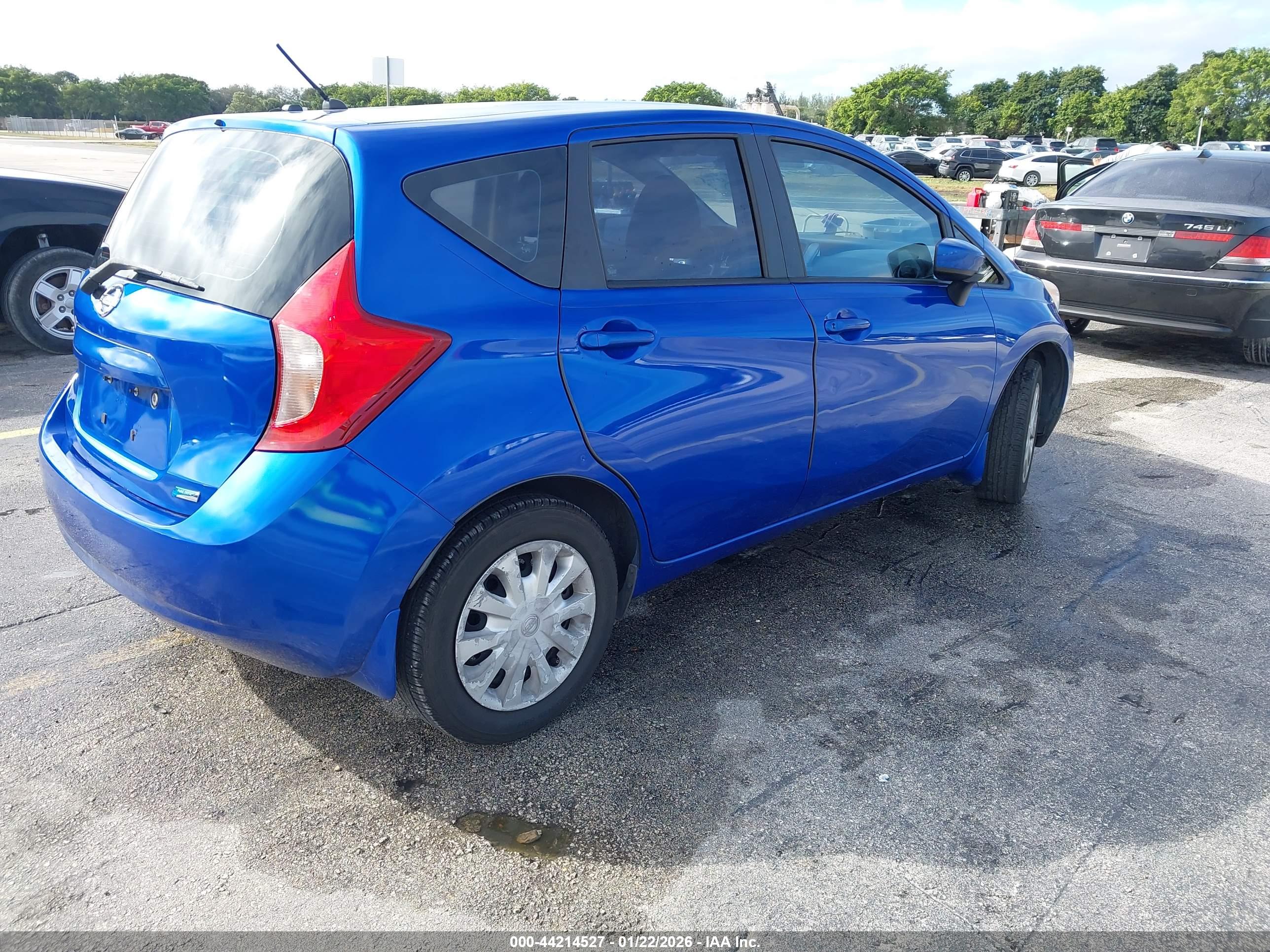 NISSAN VERSA image 4