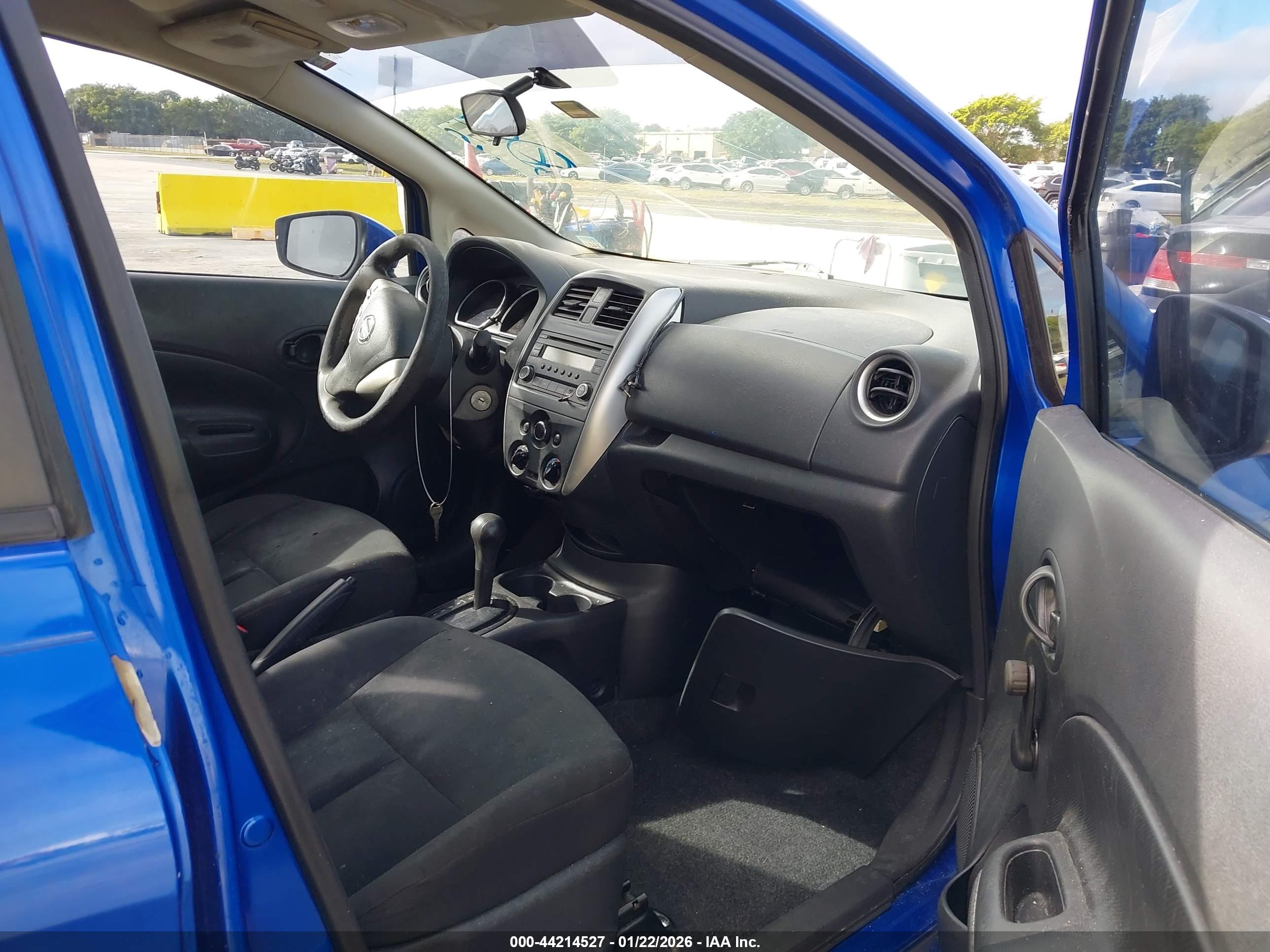 NISSAN VERSA image 5