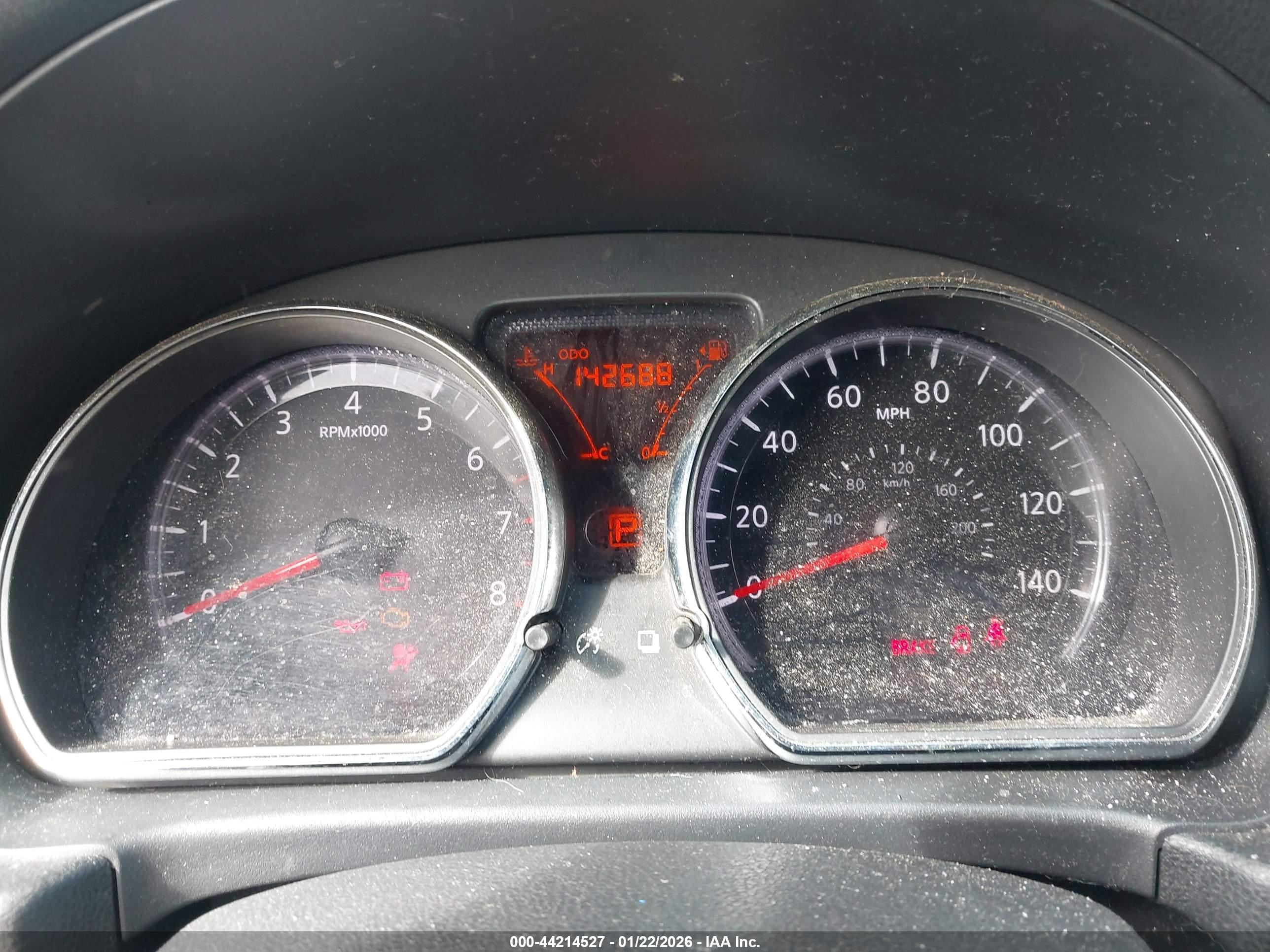 NISSAN VERSA image 7
