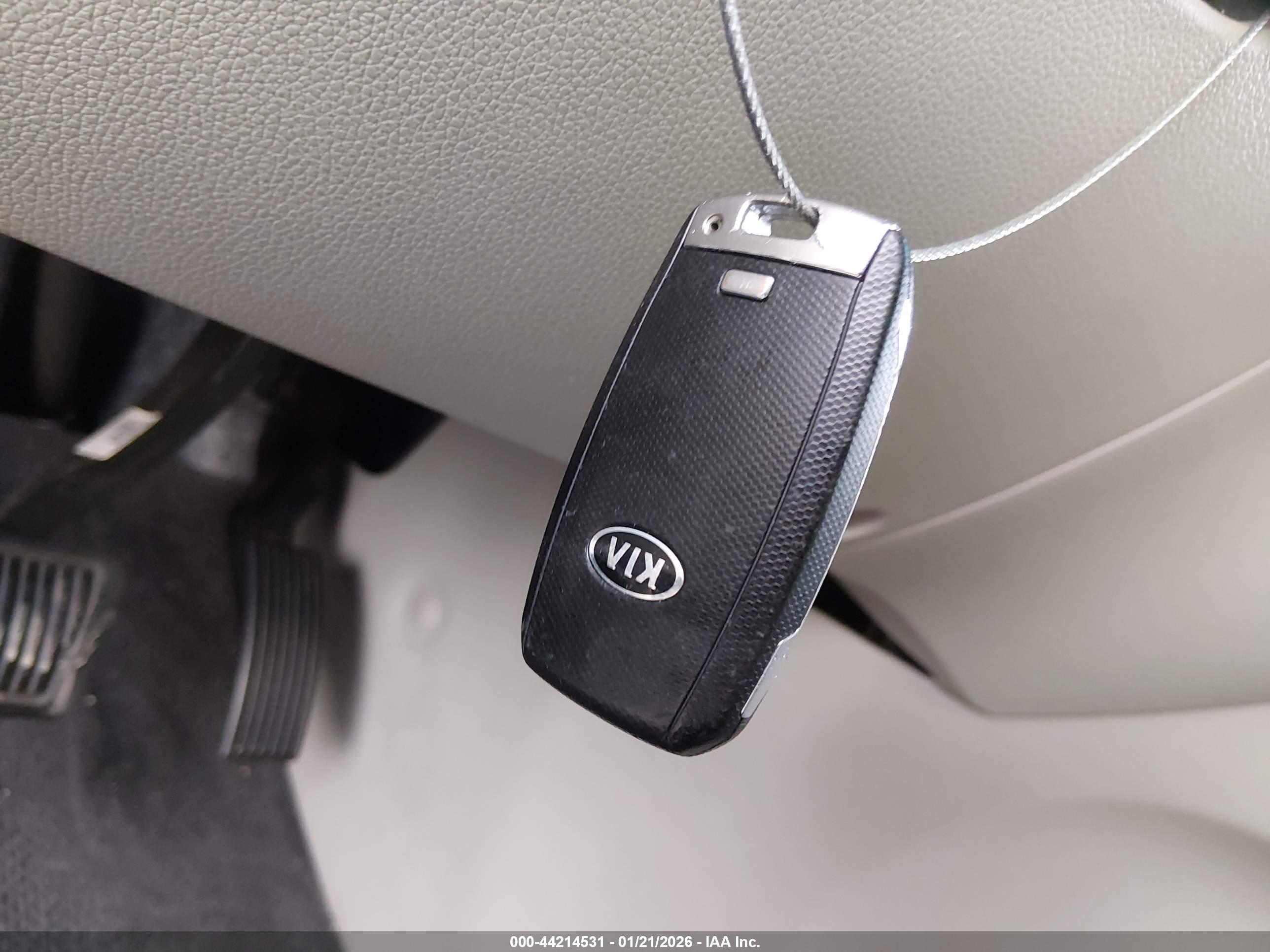 KIA SEDONA image 11