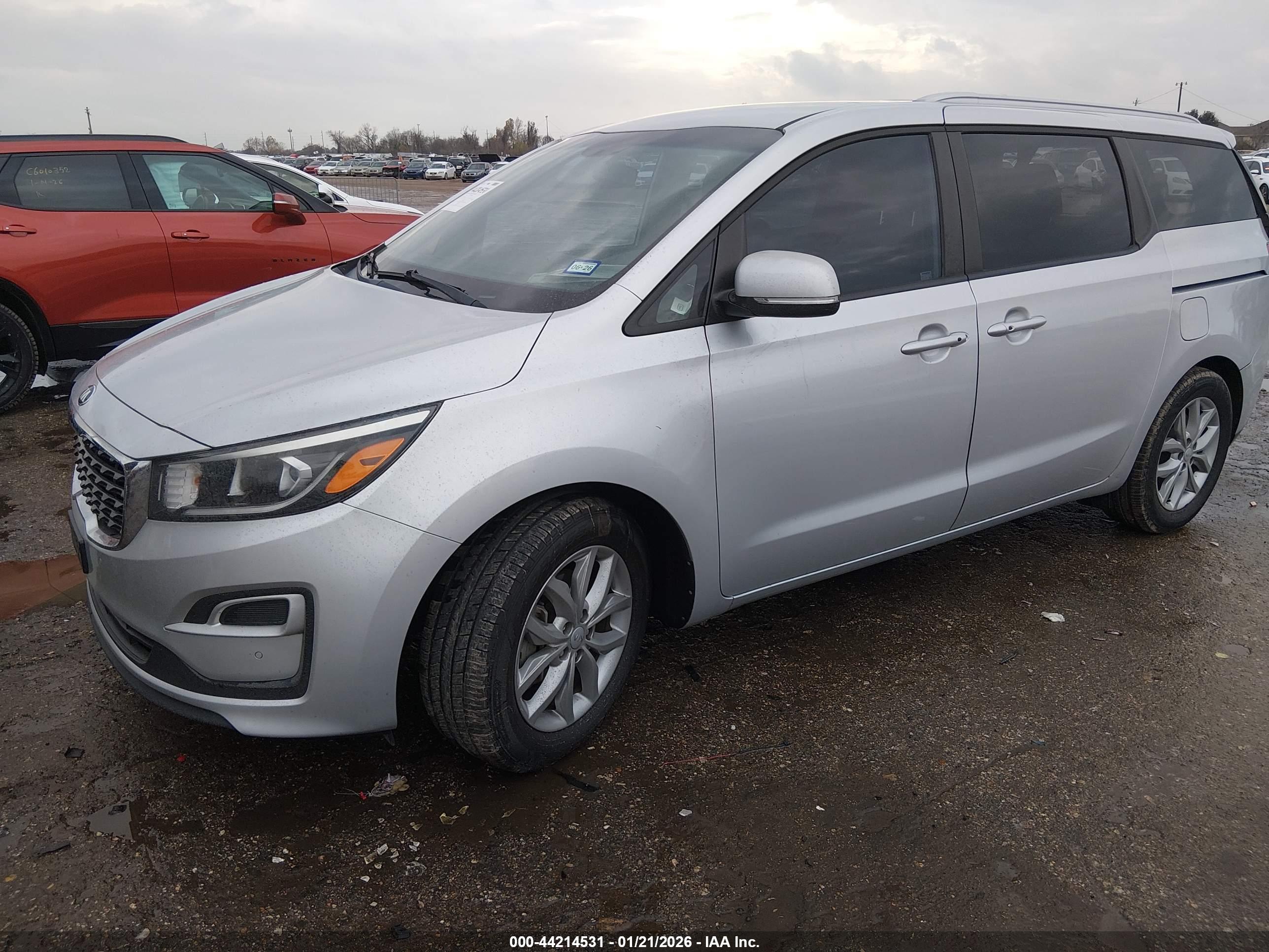 KIA SEDONA image 2