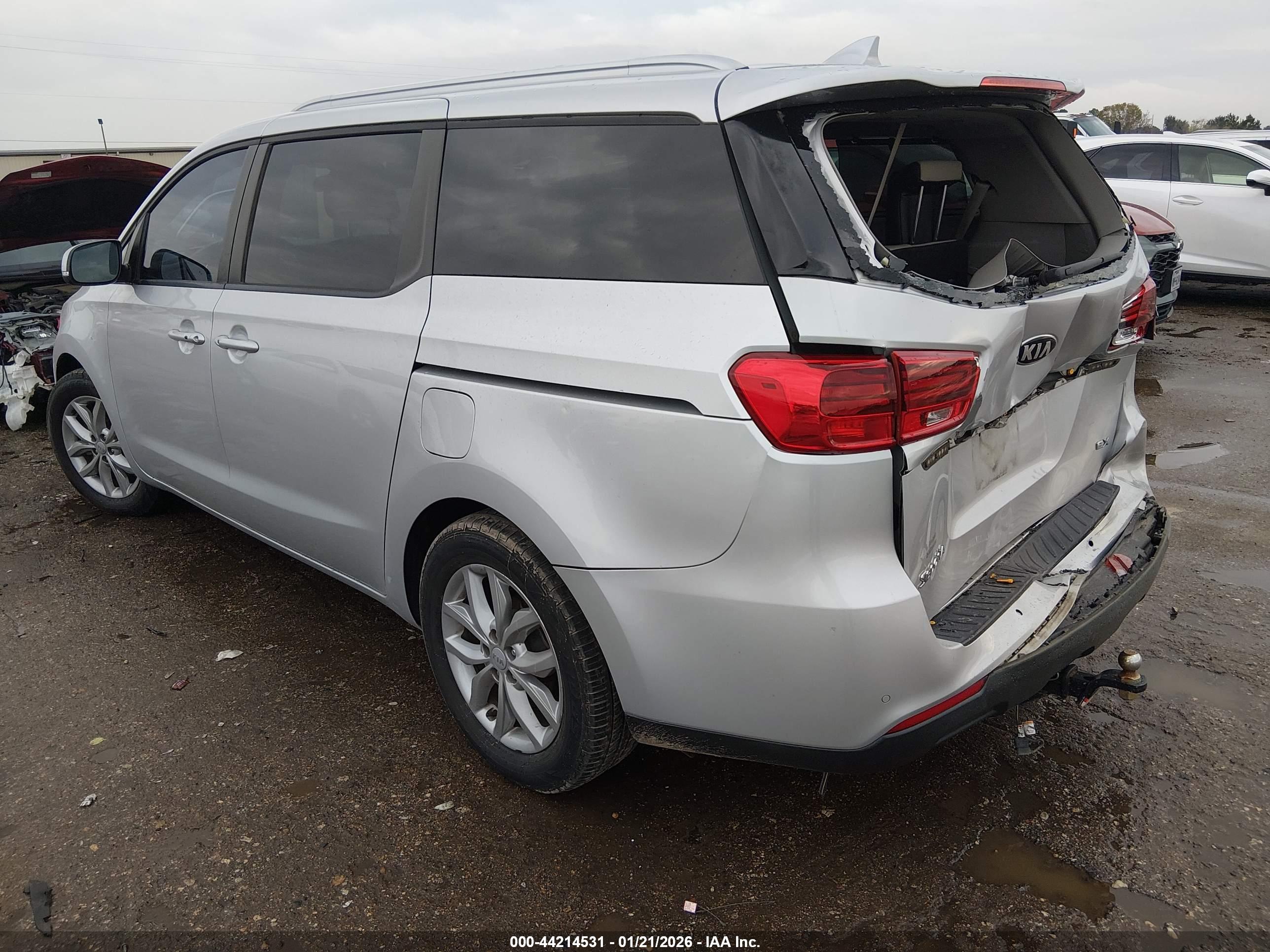 KIA SEDONA image 3