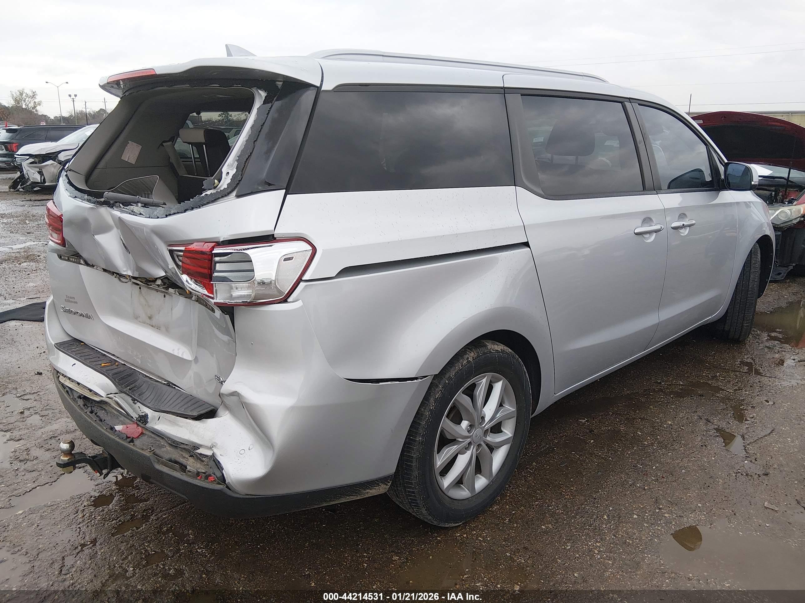 KIA SEDONA image 4
