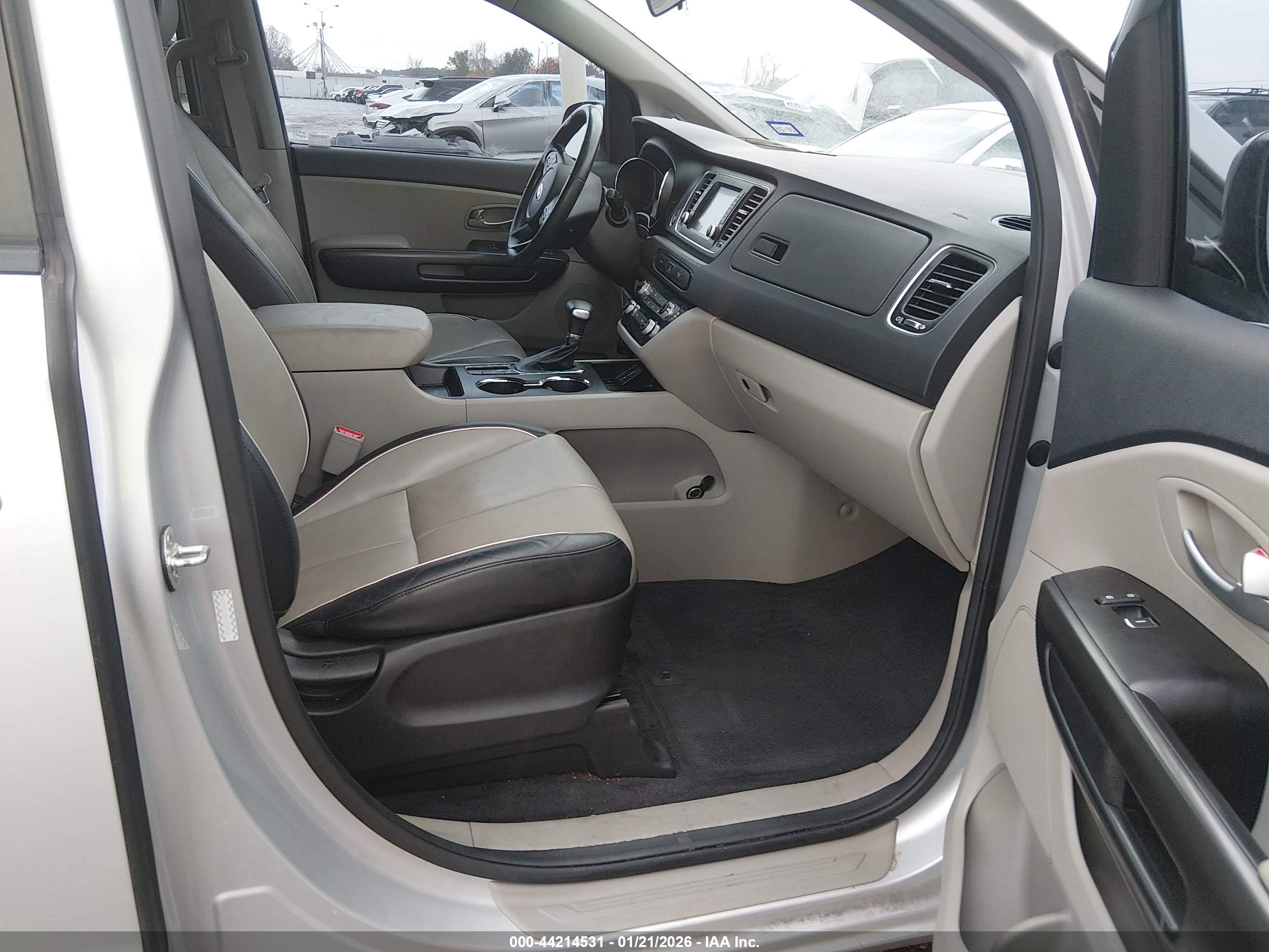 KIA SEDONA image 5