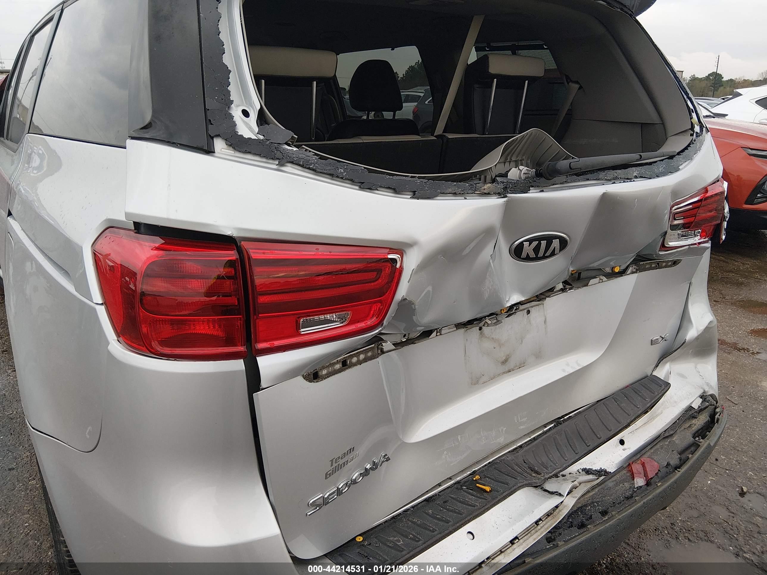KIA SEDONA image 6
