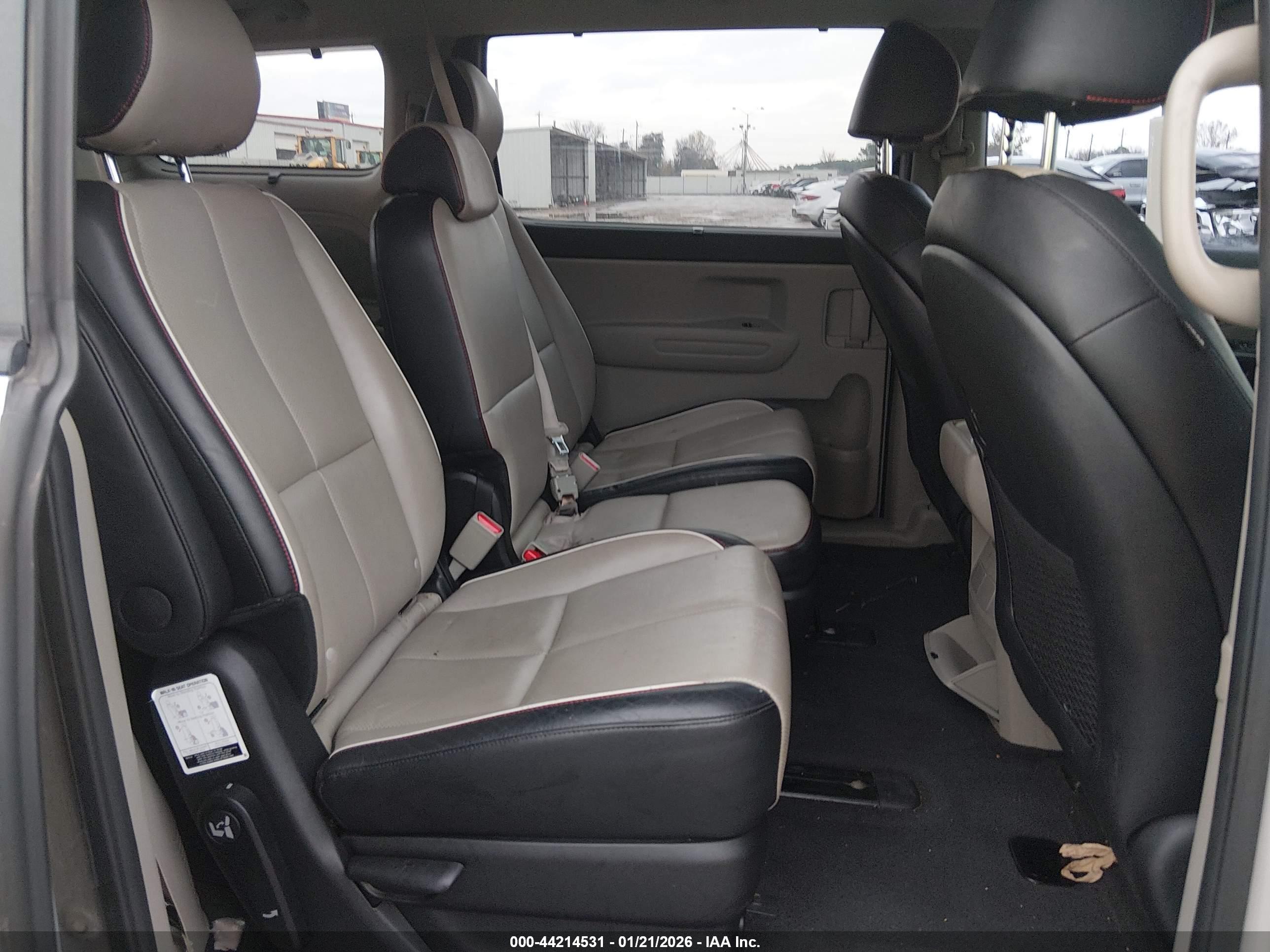 KIA SEDONA image 8