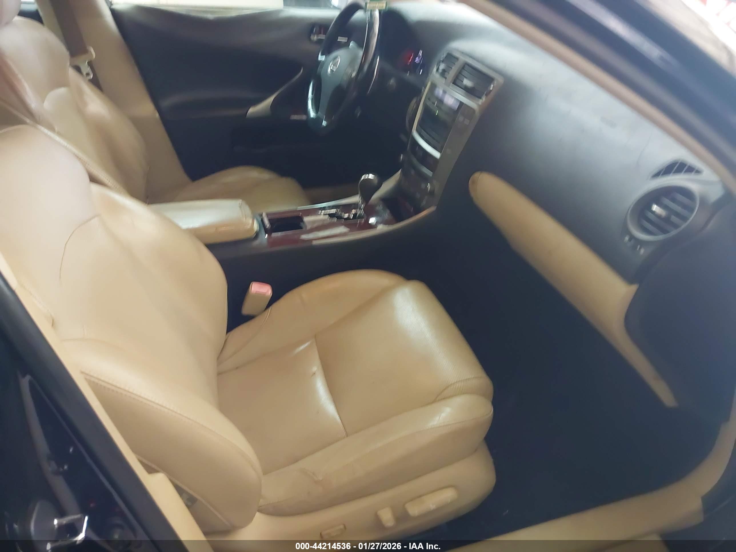 LEXUS IS image 5