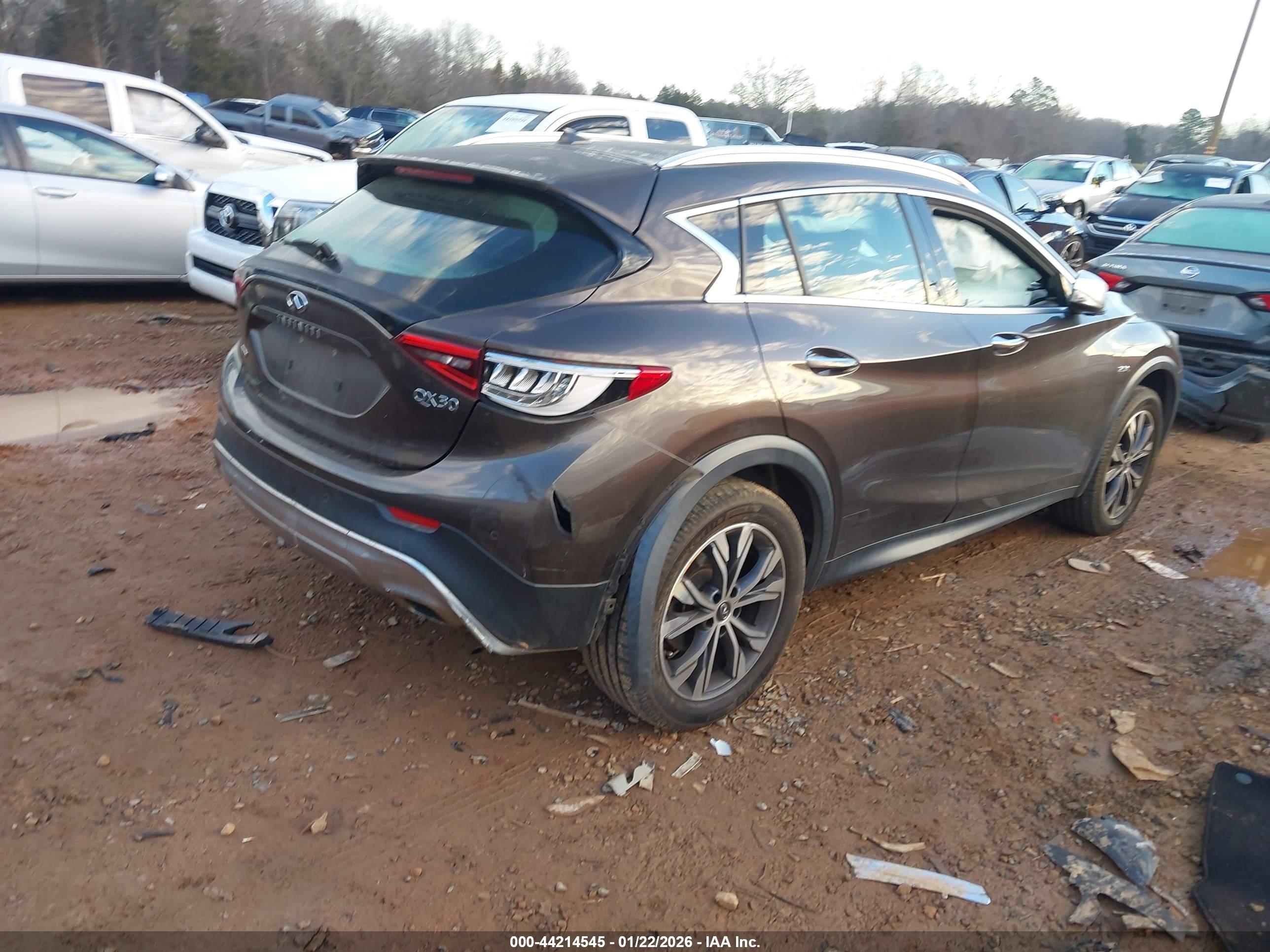 INFINITI QX30 image 4