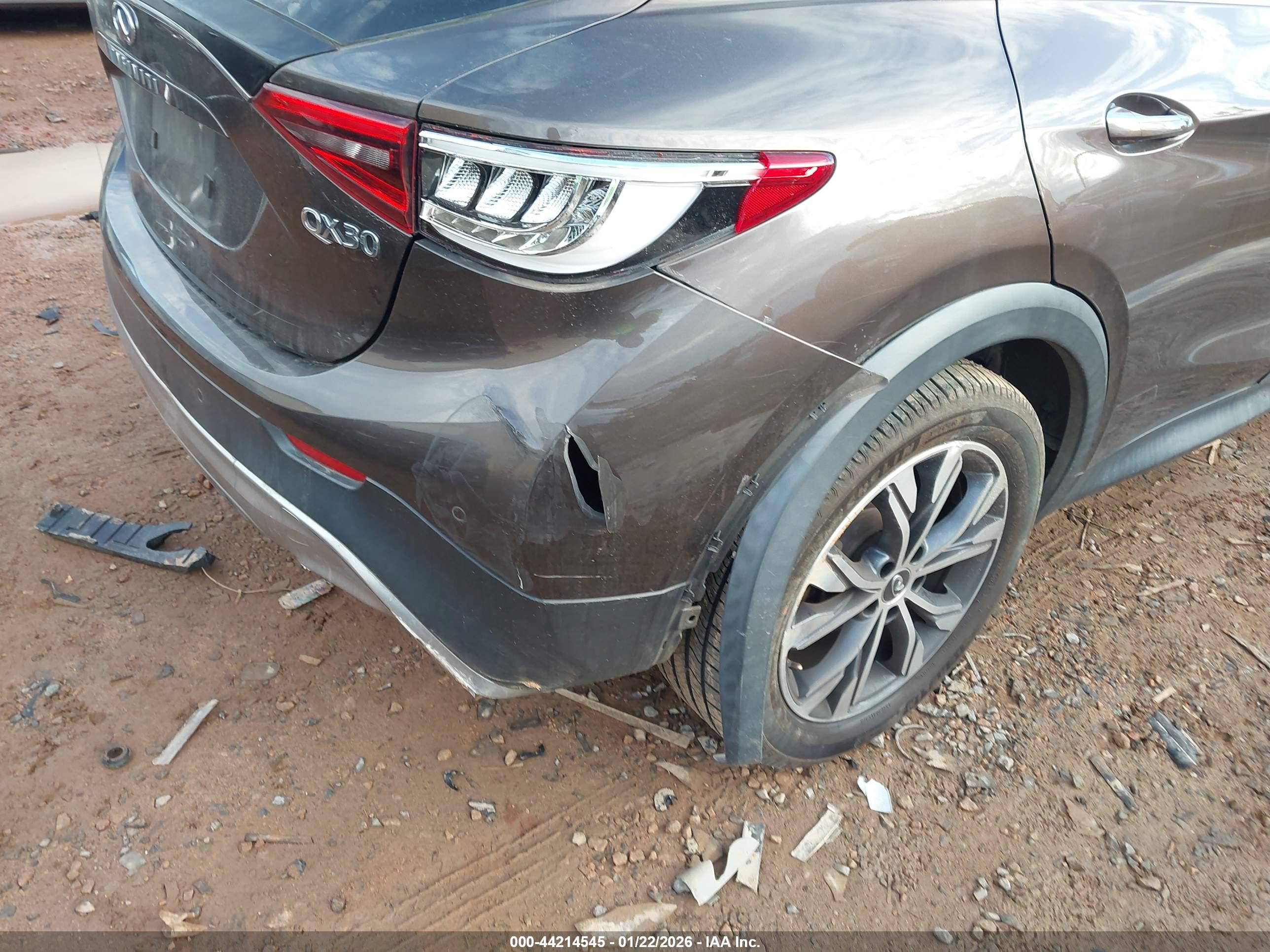 INFINITI QX30 image 6