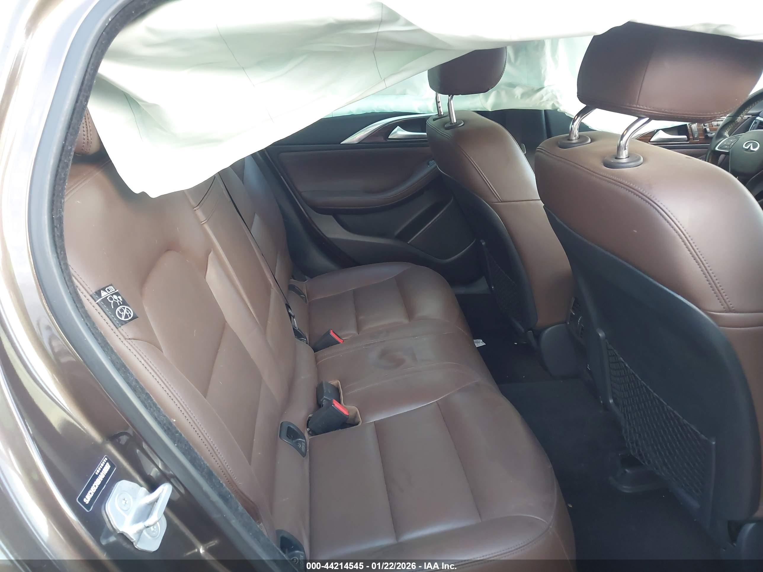 INFINITI QX30 image 8