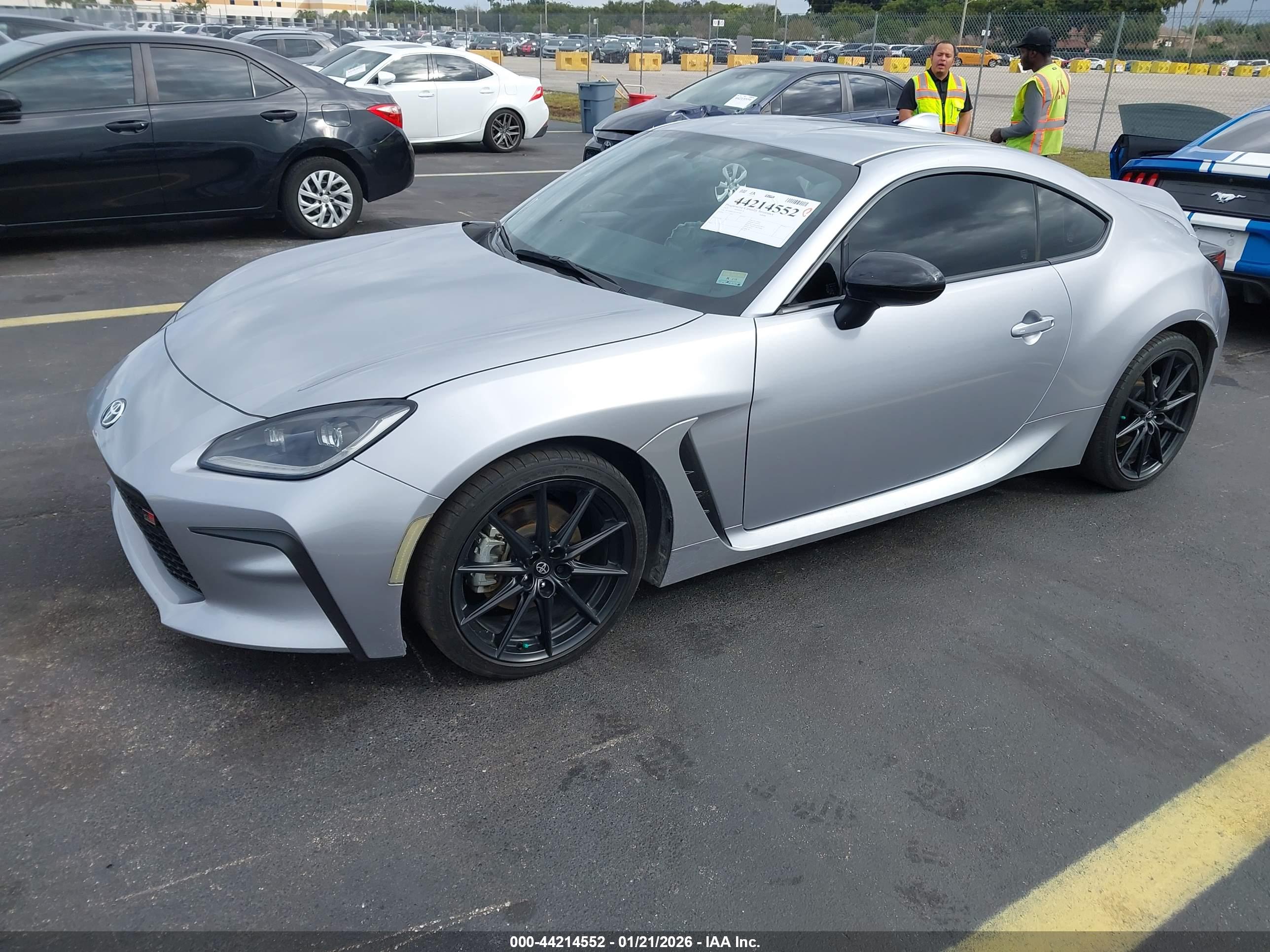 TOYOTA GR86 image 2