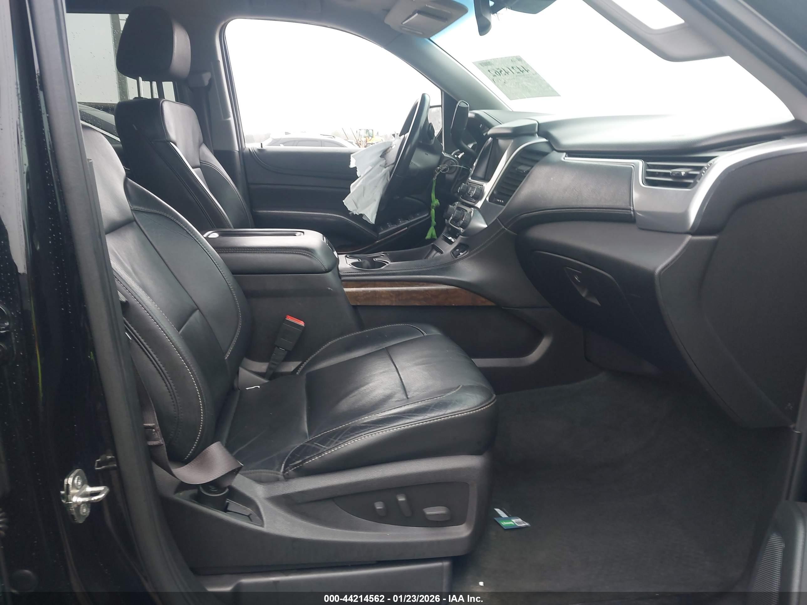 CHEVROLET SUBURBAN image 5