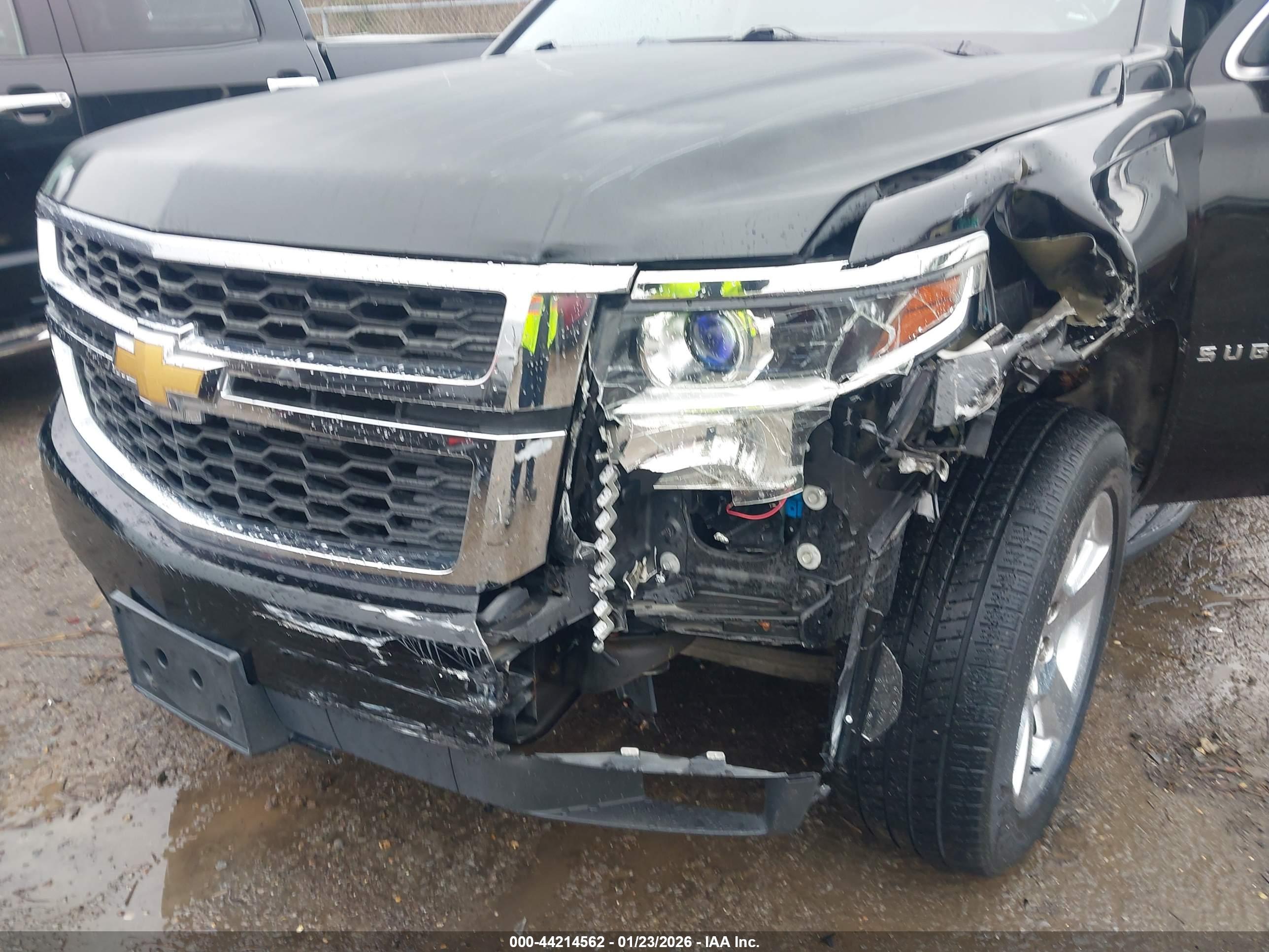 CHEVROLET SUBURBAN image 6