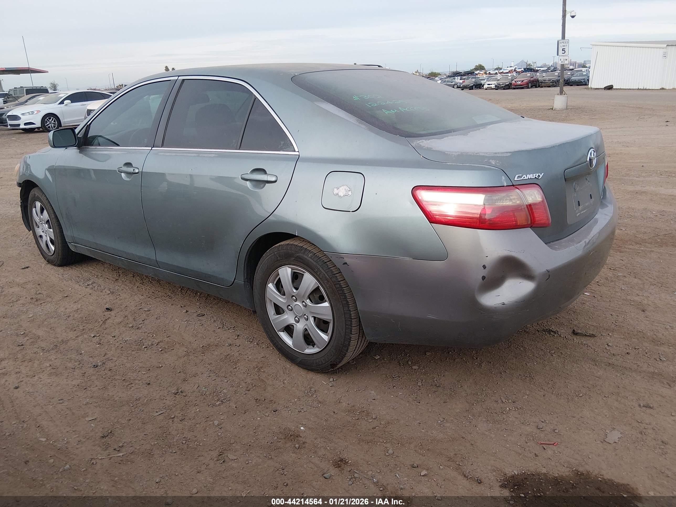 TOYOTA CAMRY image 3