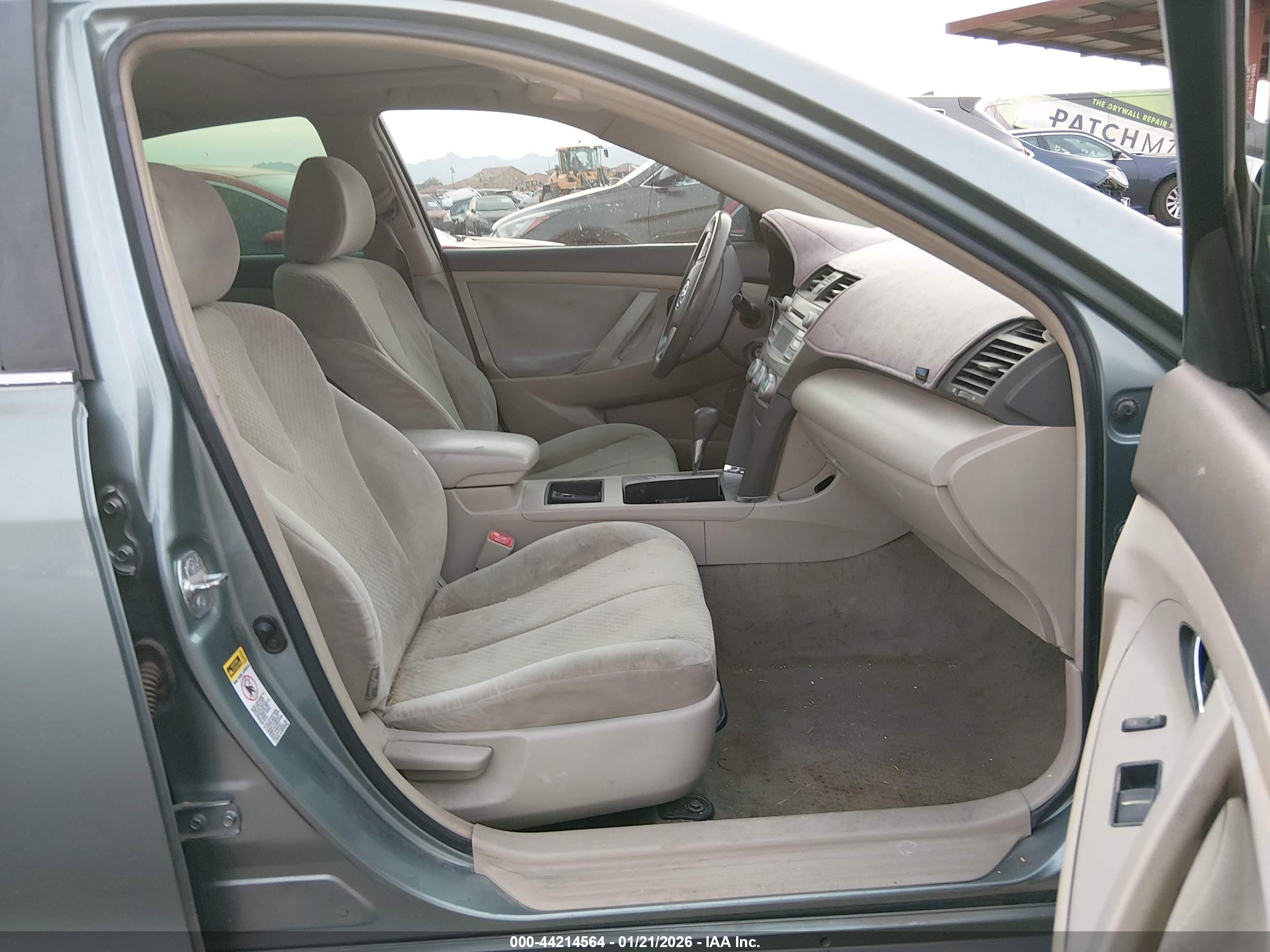 TOYOTA CAMRY image 5