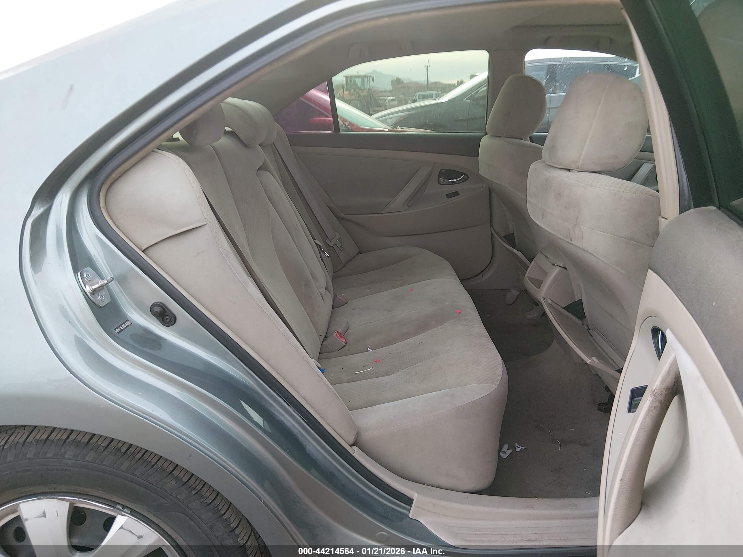 TOYOTA CAMRY image 8