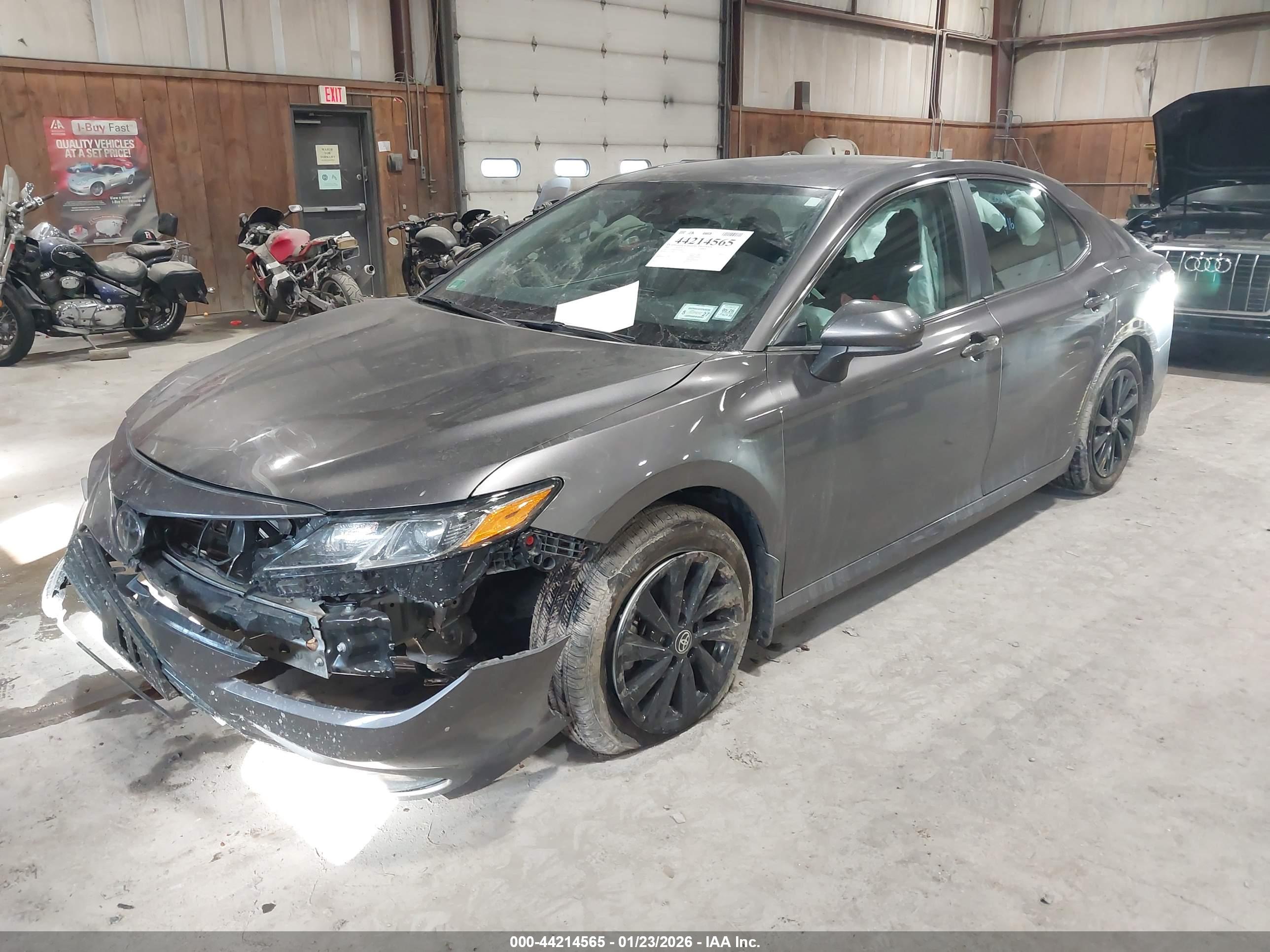 TOYOTA CAMRY image 2