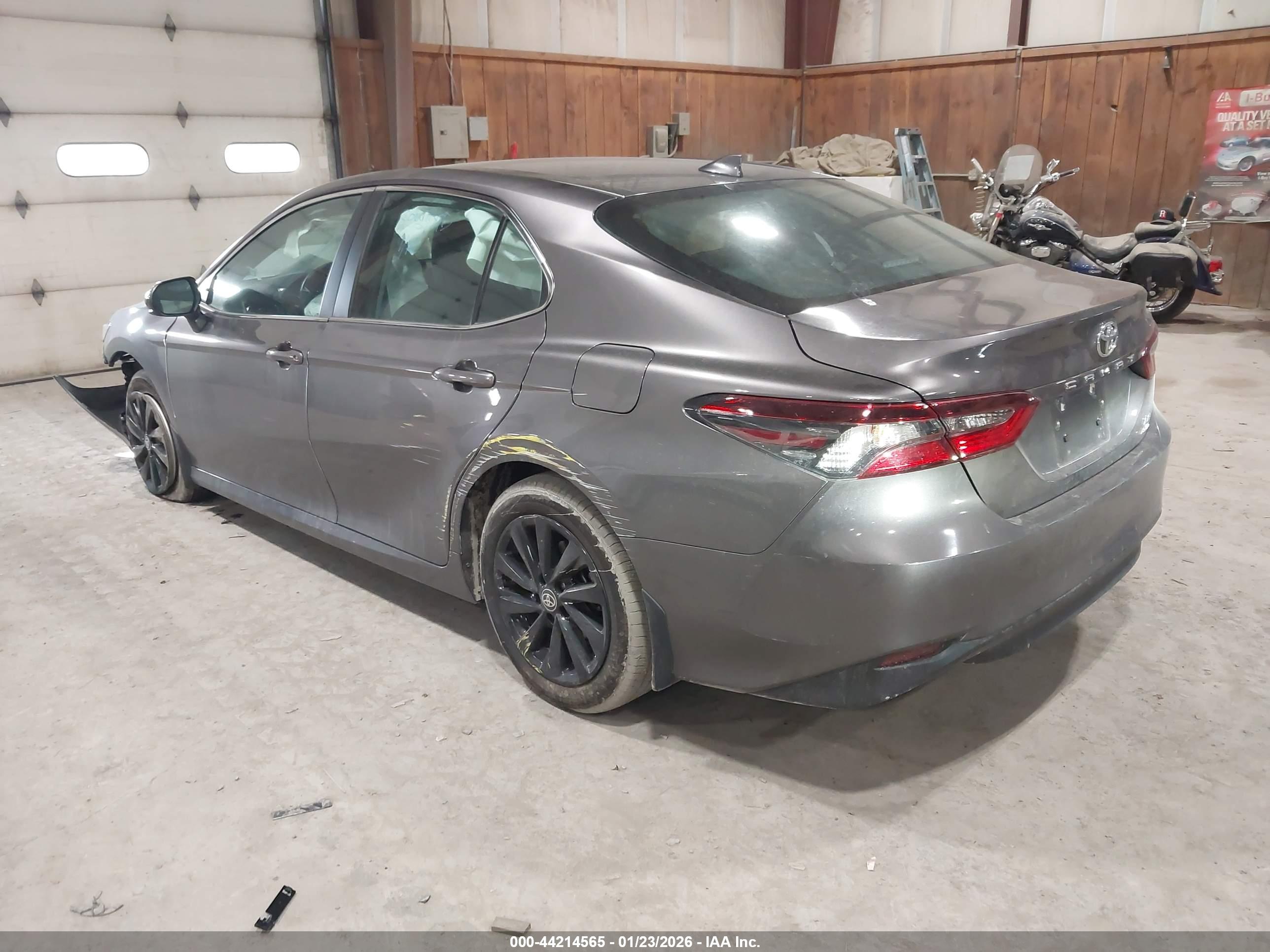 TOYOTA CAMRY image 3