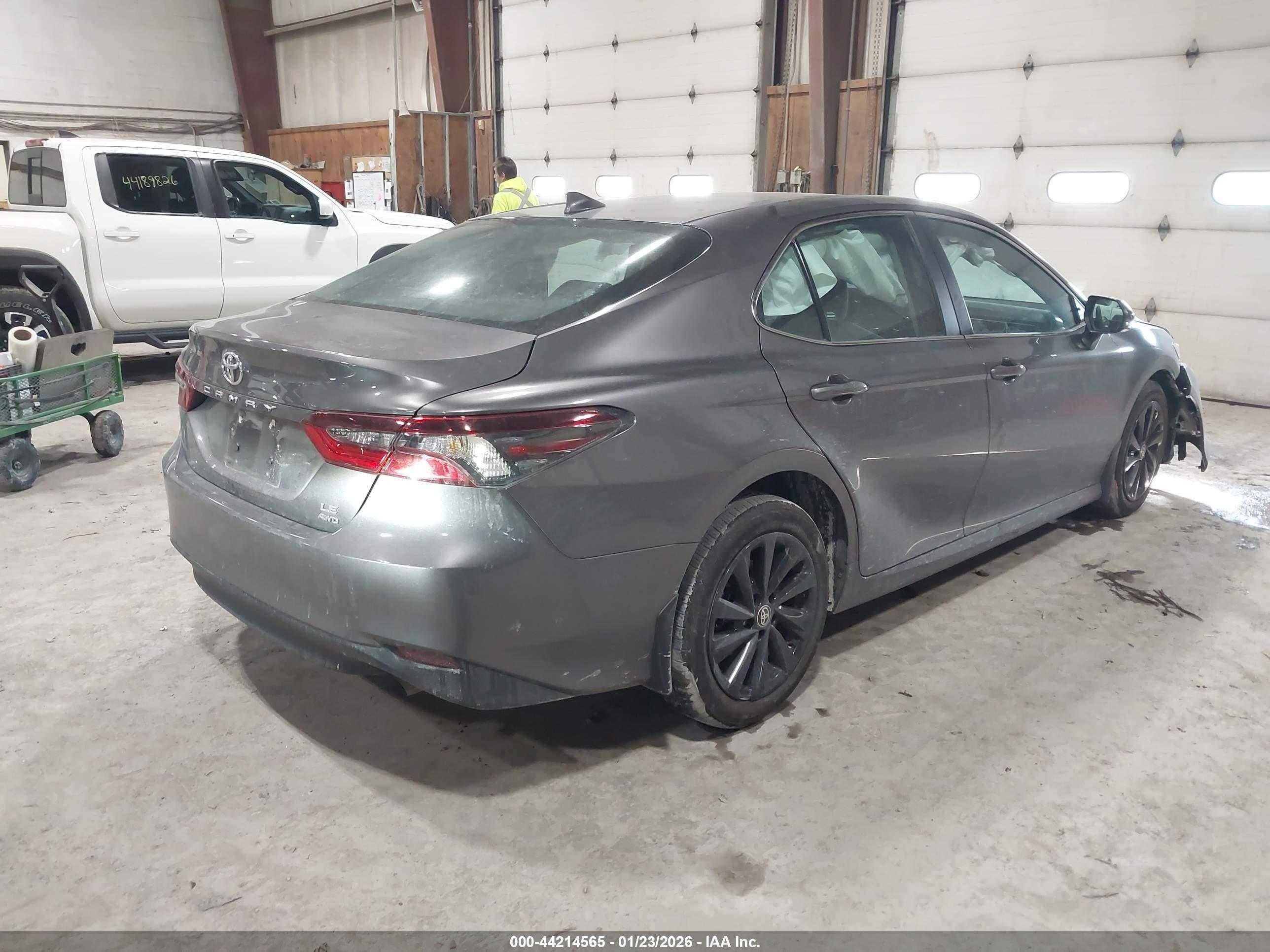TOYOTA CAMRY image 4
