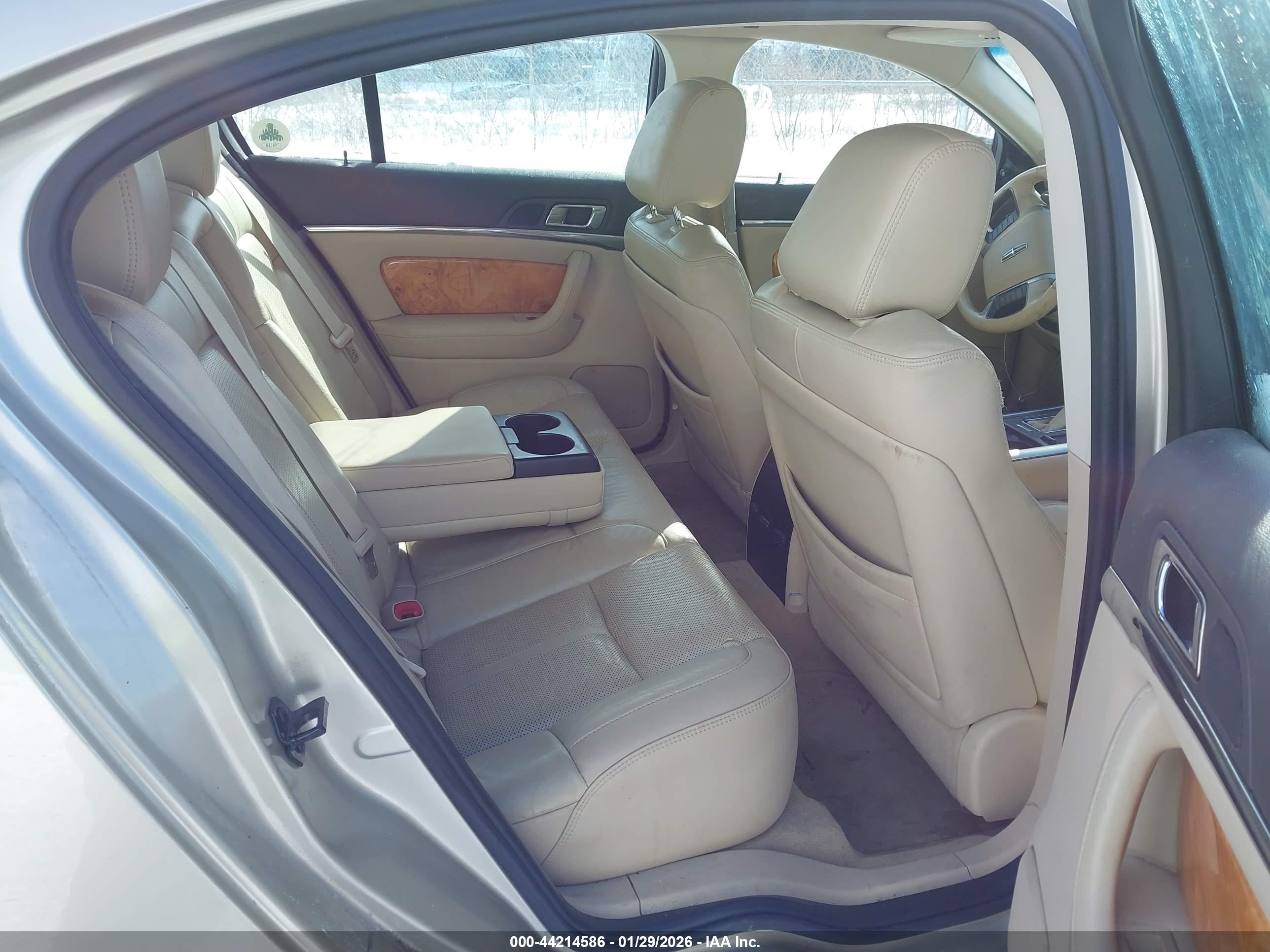 LINCOLN MKS image 8