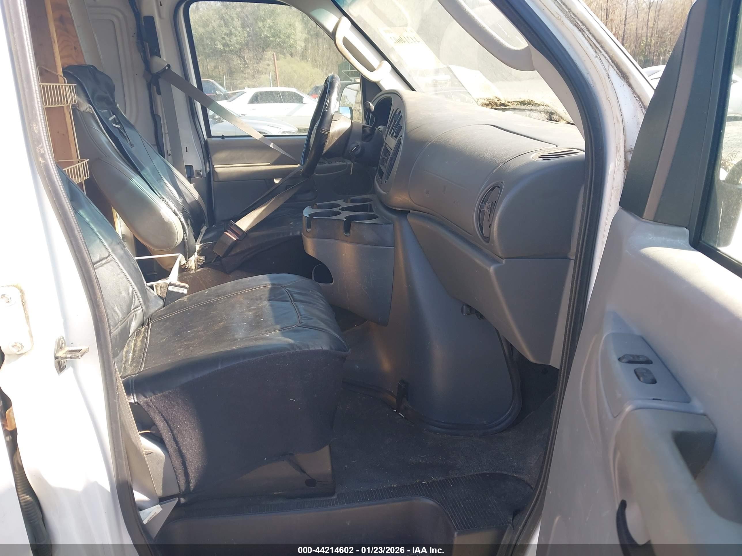 FORD E-150 image 5
