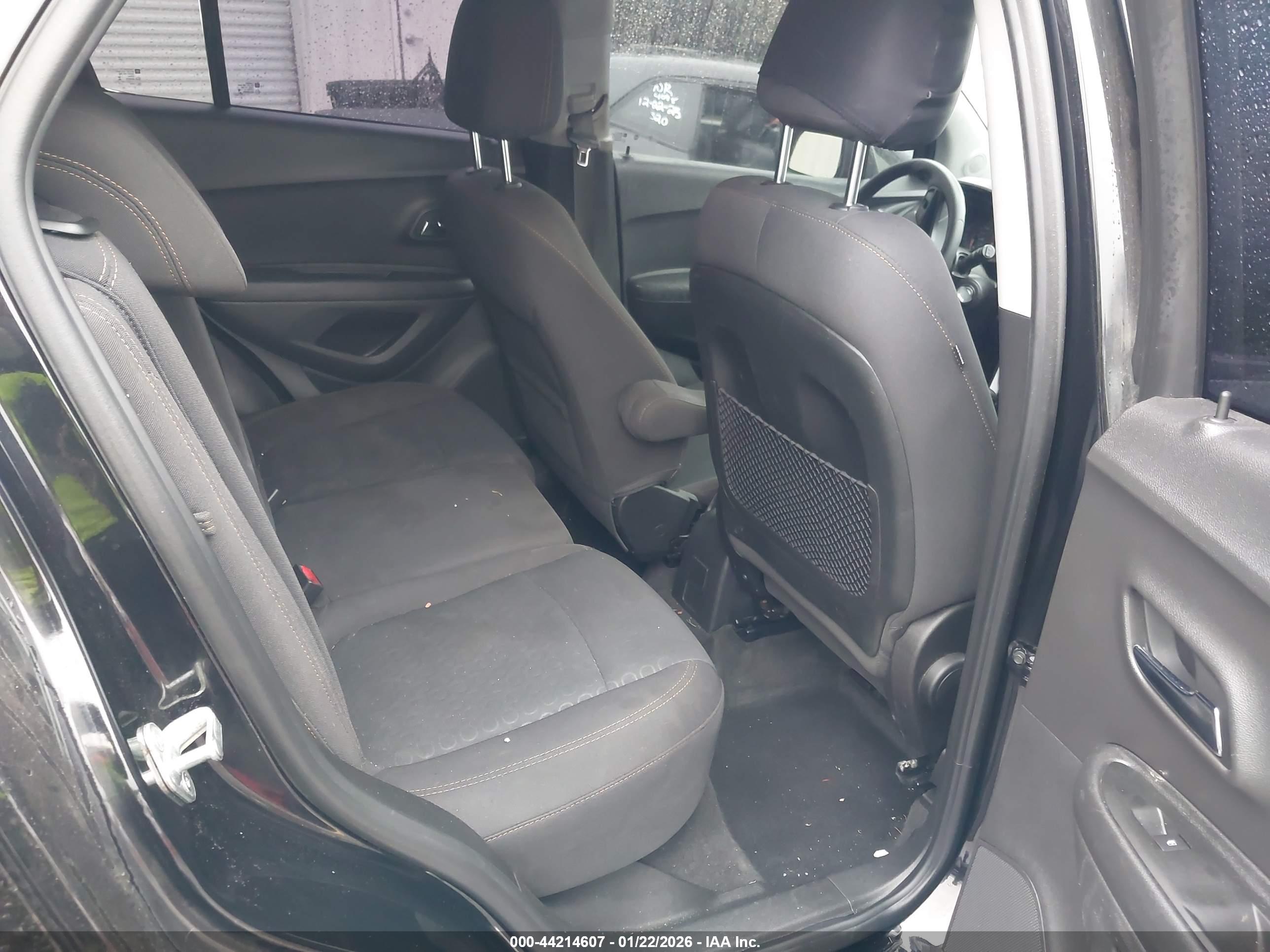 CHEVROLET TRAX image 8