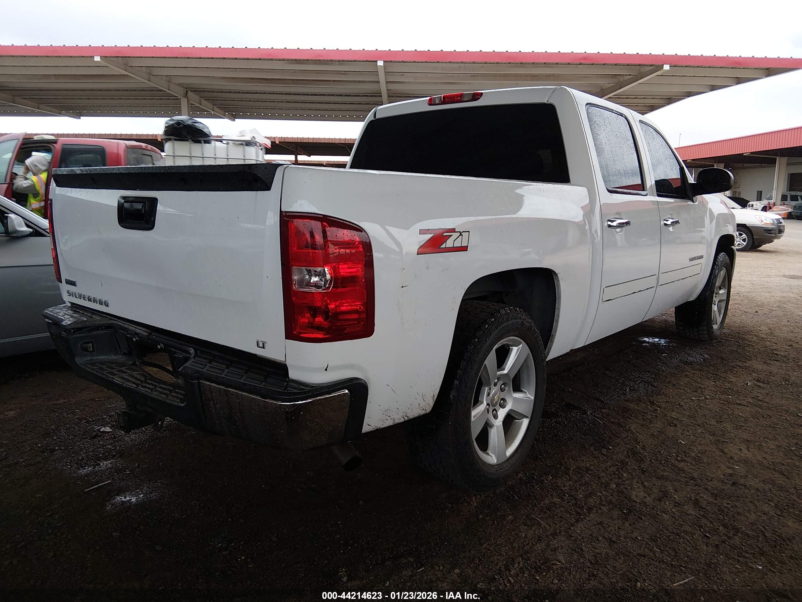 CHEVROLET SILVERADO image 4