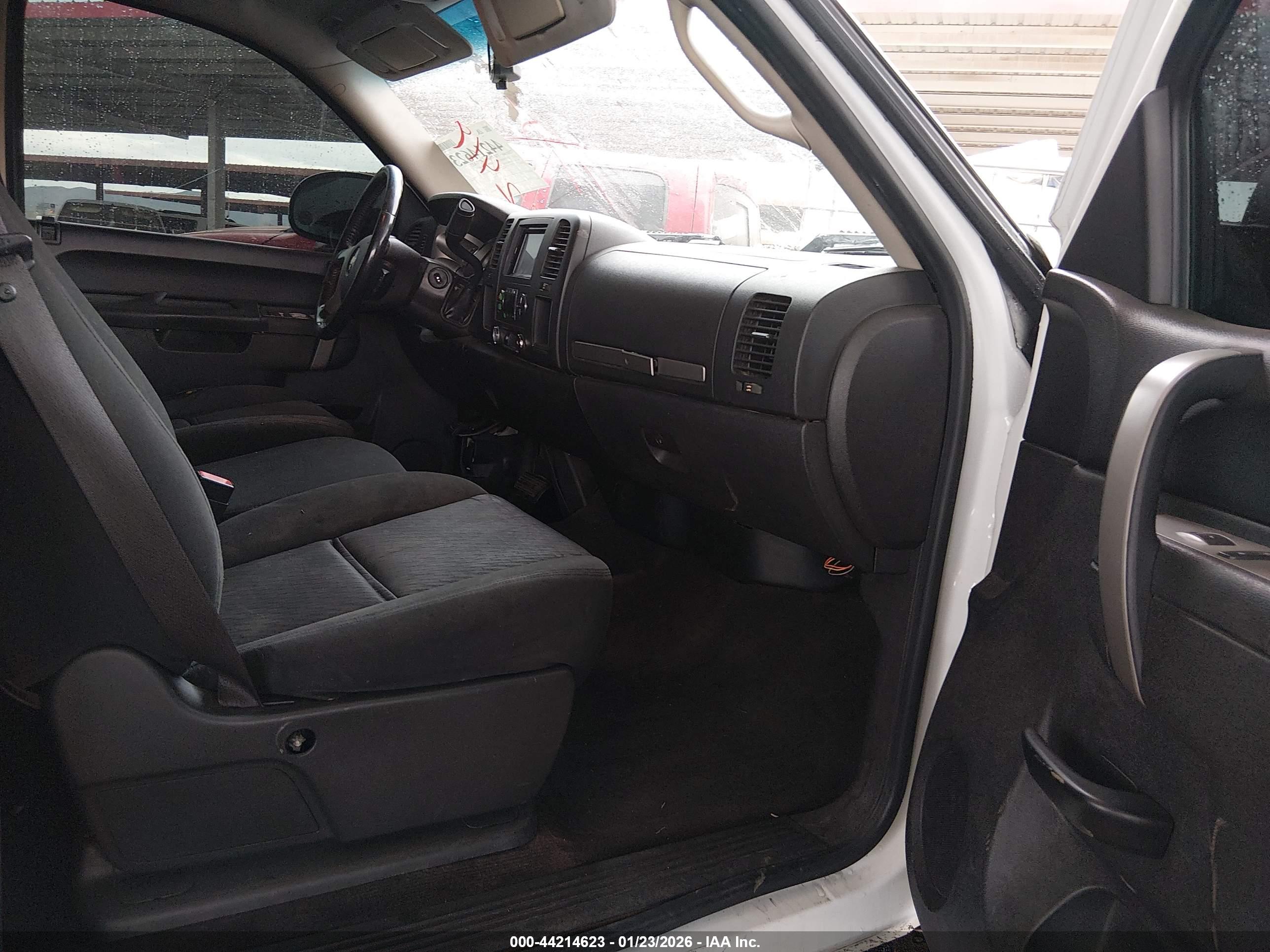 CHEVROLET SILVERADO image 5