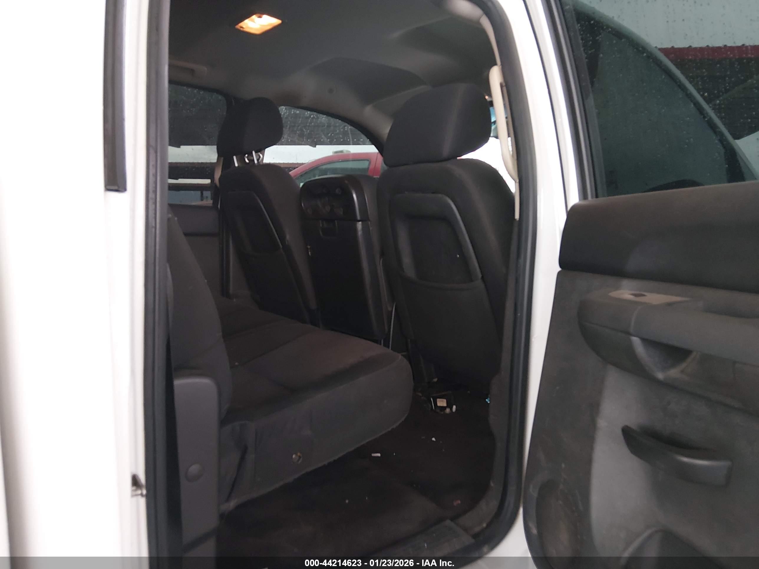 CHEVROLET SILVERADO image 8