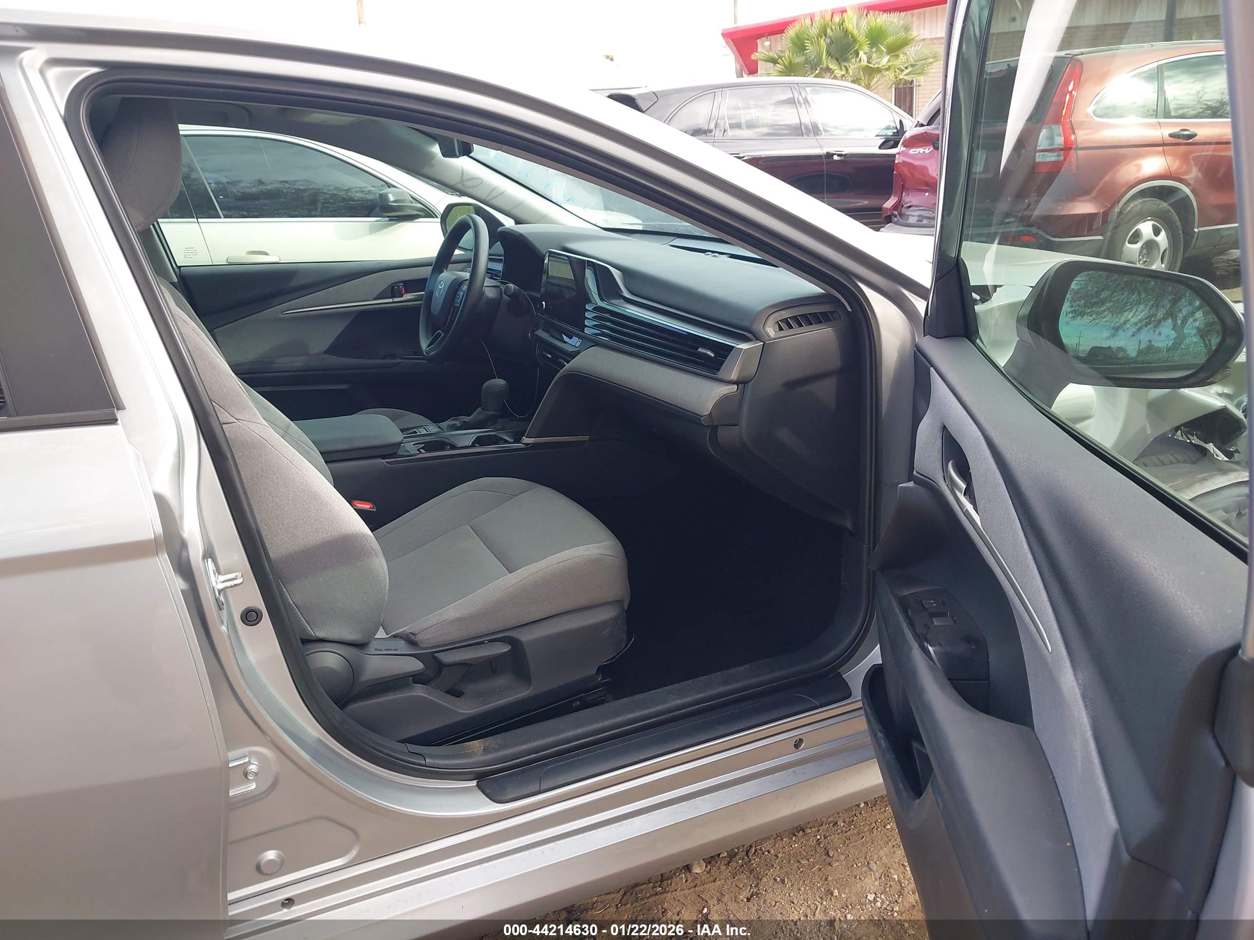 TOYOTA CAMRY image 5