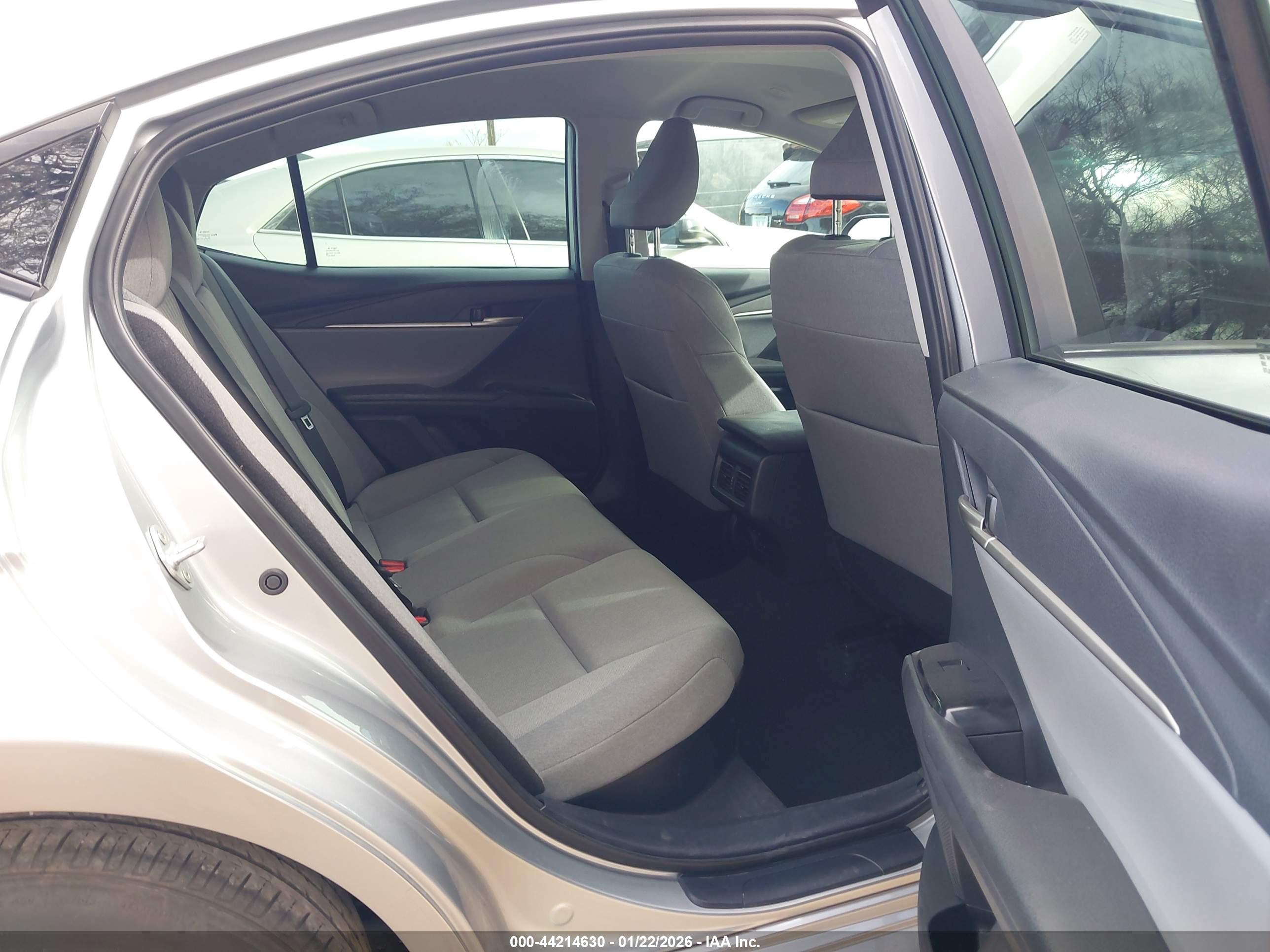 TOYOTA CAMRY image 8