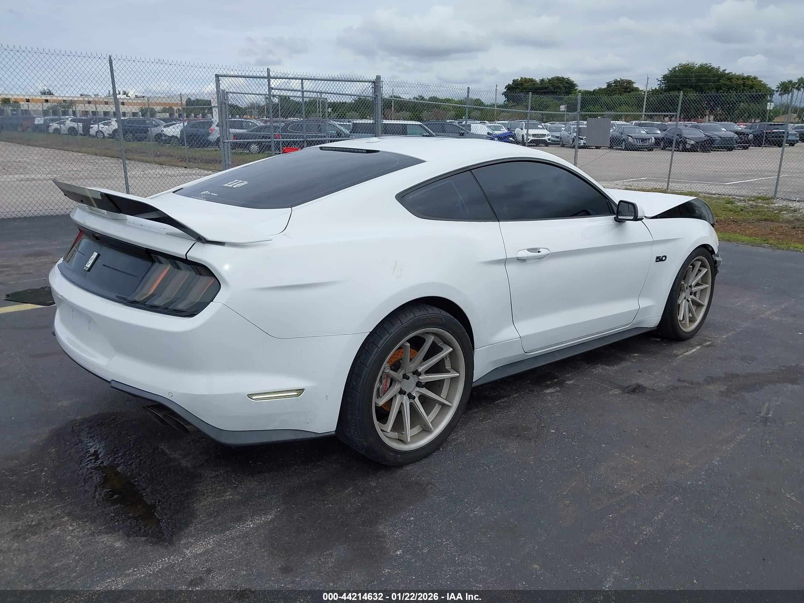 FORD MUSTANG image 4