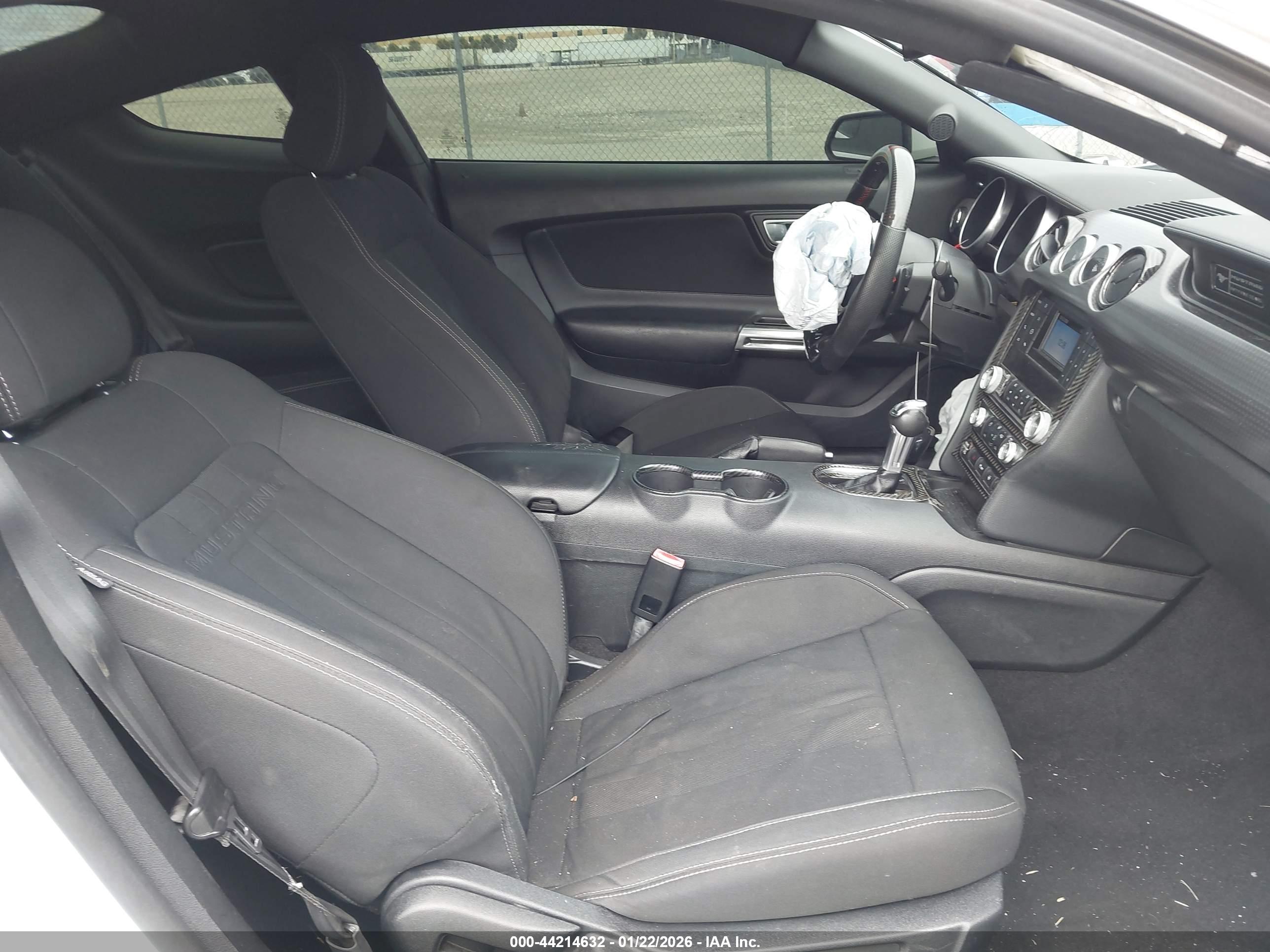 FORD MUSTANG image 5