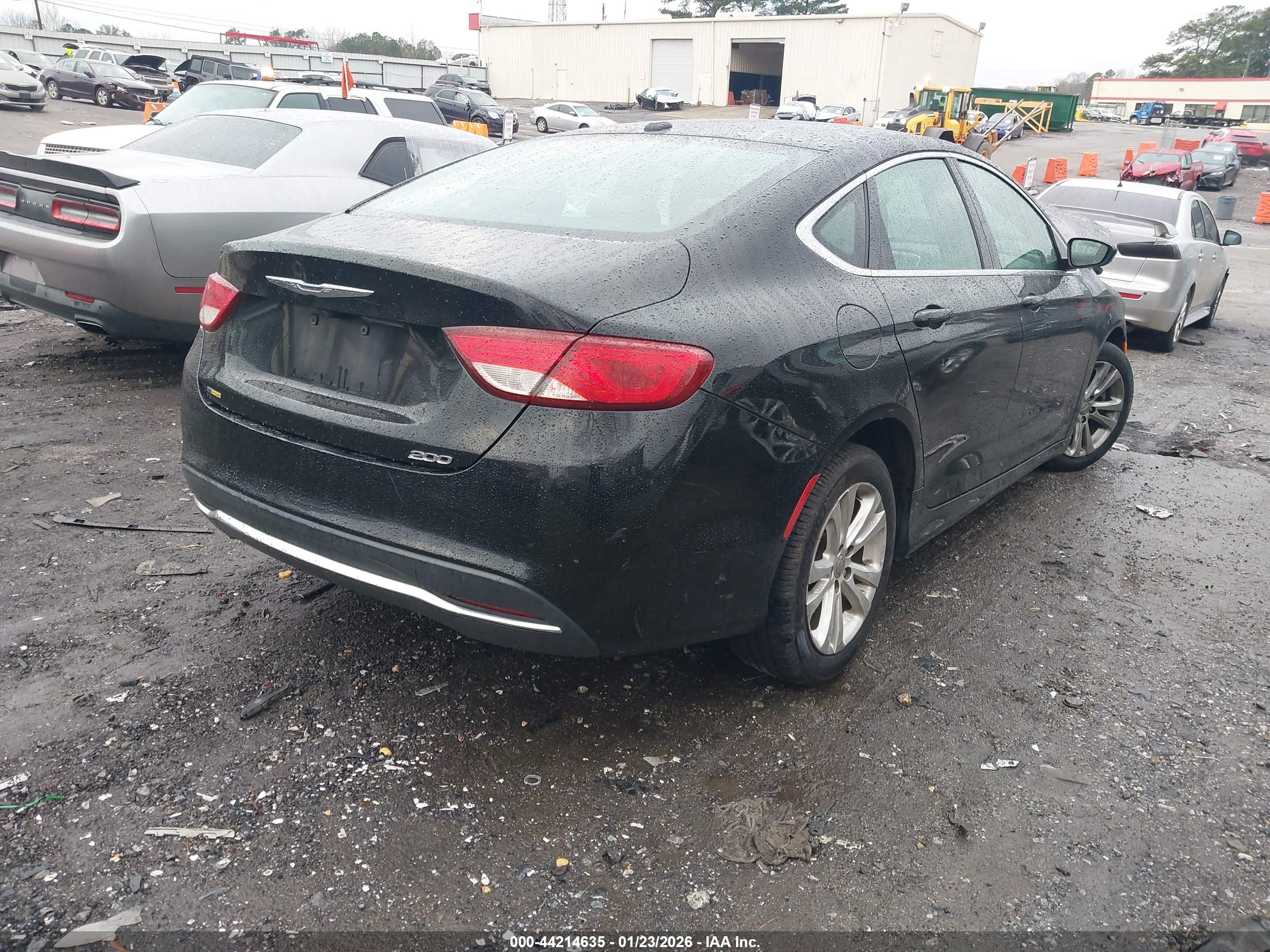 CHRYSLER 200 image 4